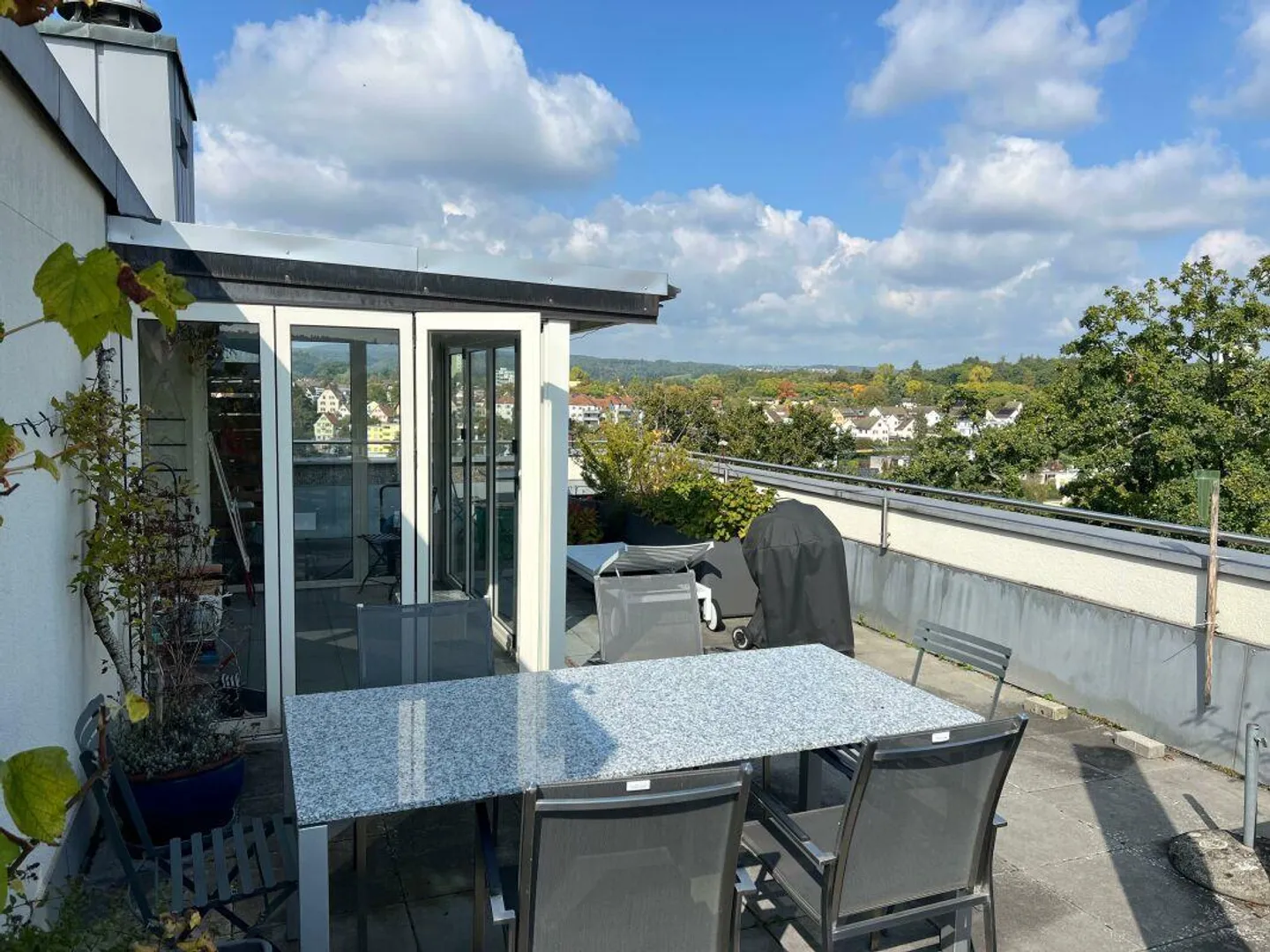 Sonnige Attikawohnung mit herrlichem Weitblick - Foto 2 von 13
