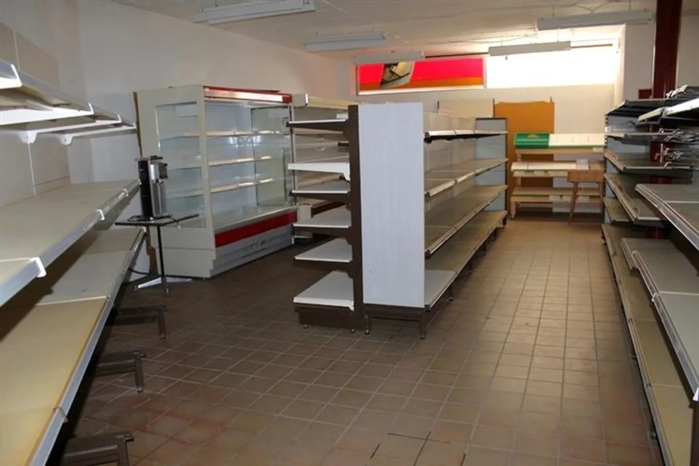 Shop for sale - Photo 4 of 9