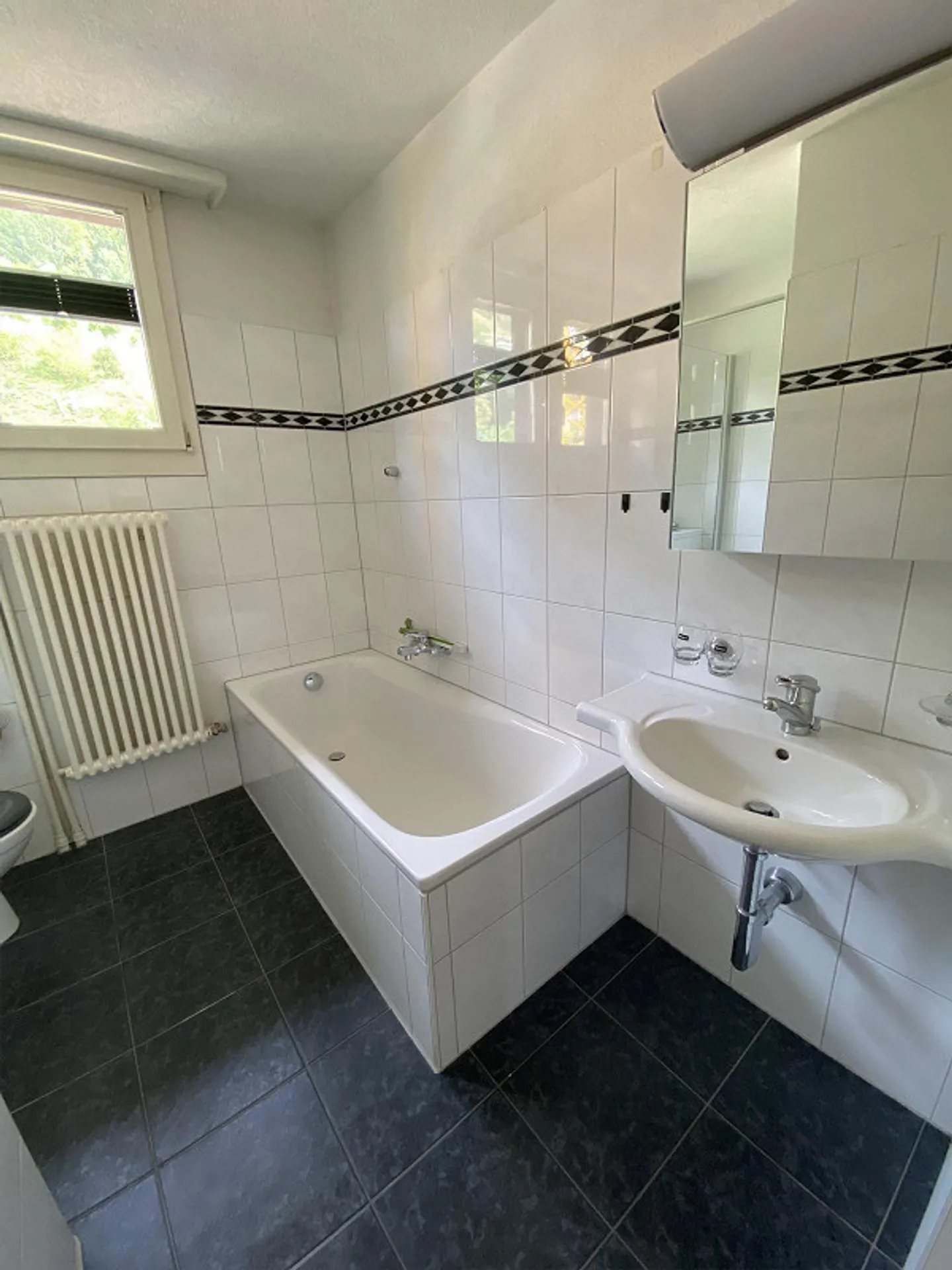 Appartement de 4,5 pièces pour les amoureux (115 m2) avec panorama sur le lac et la montagne - Photo 11 sur 18