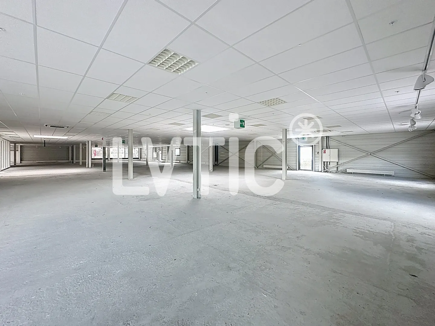Ausstellungsraum, Büros und Räumlichkeiten von 1265 m2, teilbar, zu vermieten in Conthey - Foto 5 von 12