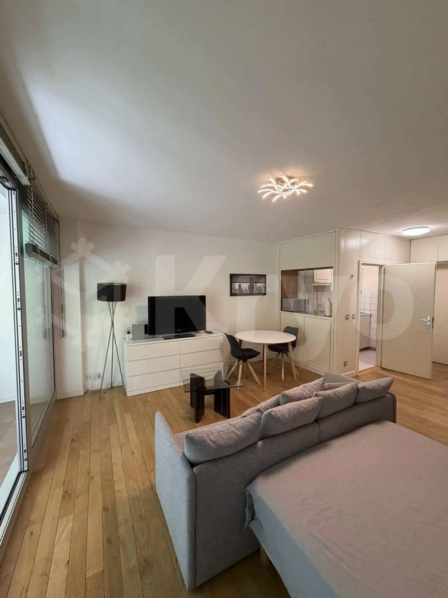 Appartement Charmant avec Balcon - Photo 2 sur 3