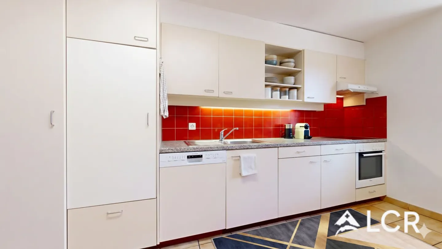 Yield building with 4 apartments - Photo 3 of 9