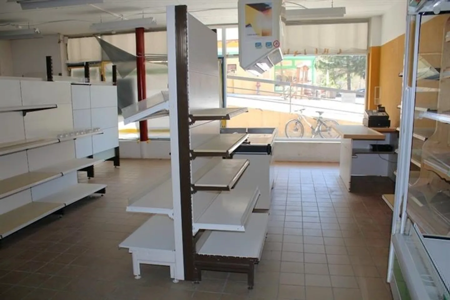 Shop for sale - Photo 6 of 9