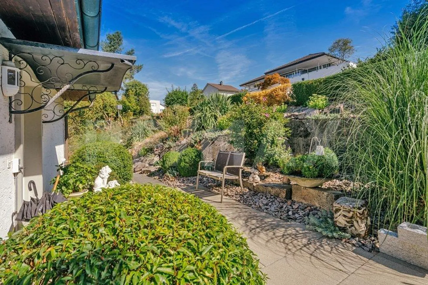 Charmantes Freistehendes Haus mit Pool - Foto 4 von 11