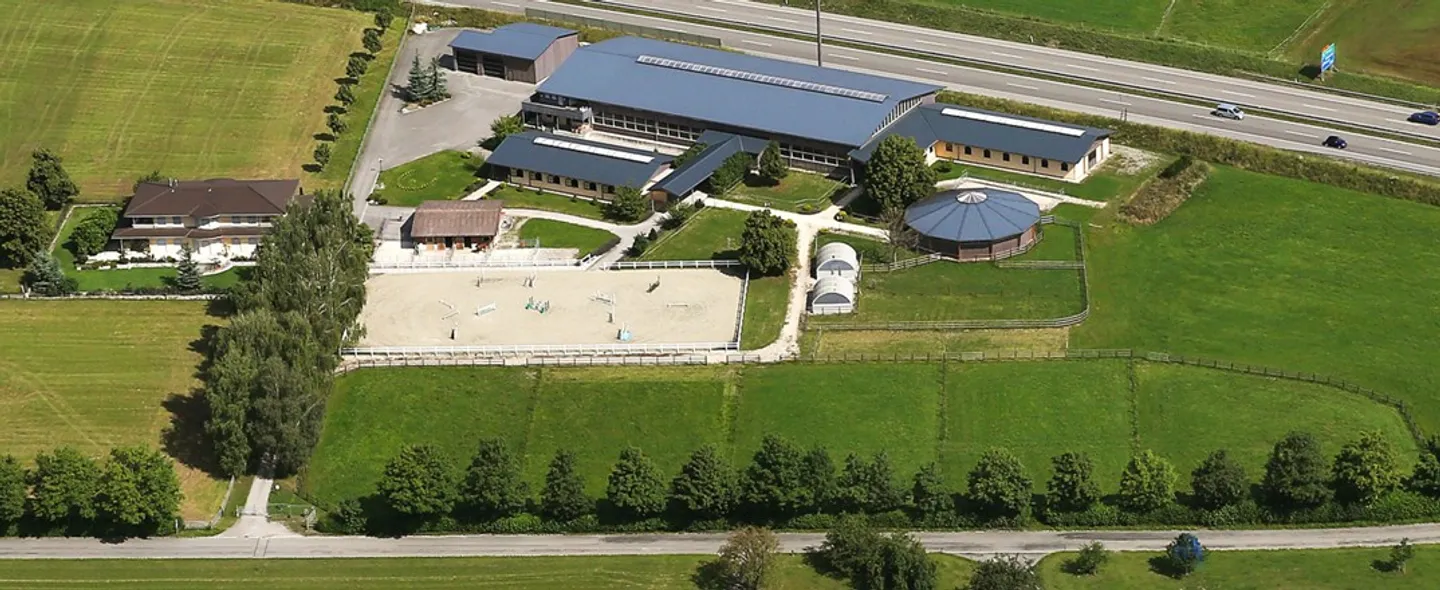 Établissement équestre avec arène - Photo 1 sur 10