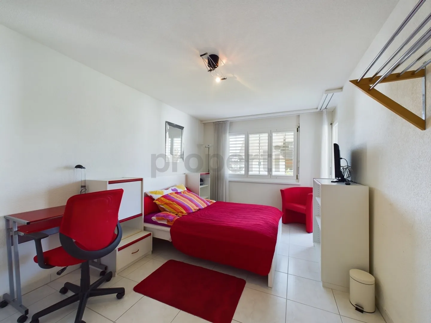 Excellent Furnished 2.5-Room Apartment in Buchs, Zurich - Photo 4 of 7