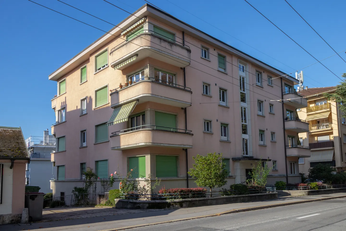 Ideale Lage Wohnung in der Nähe aller Annehmlichkeiten. - Foto 1 von 4