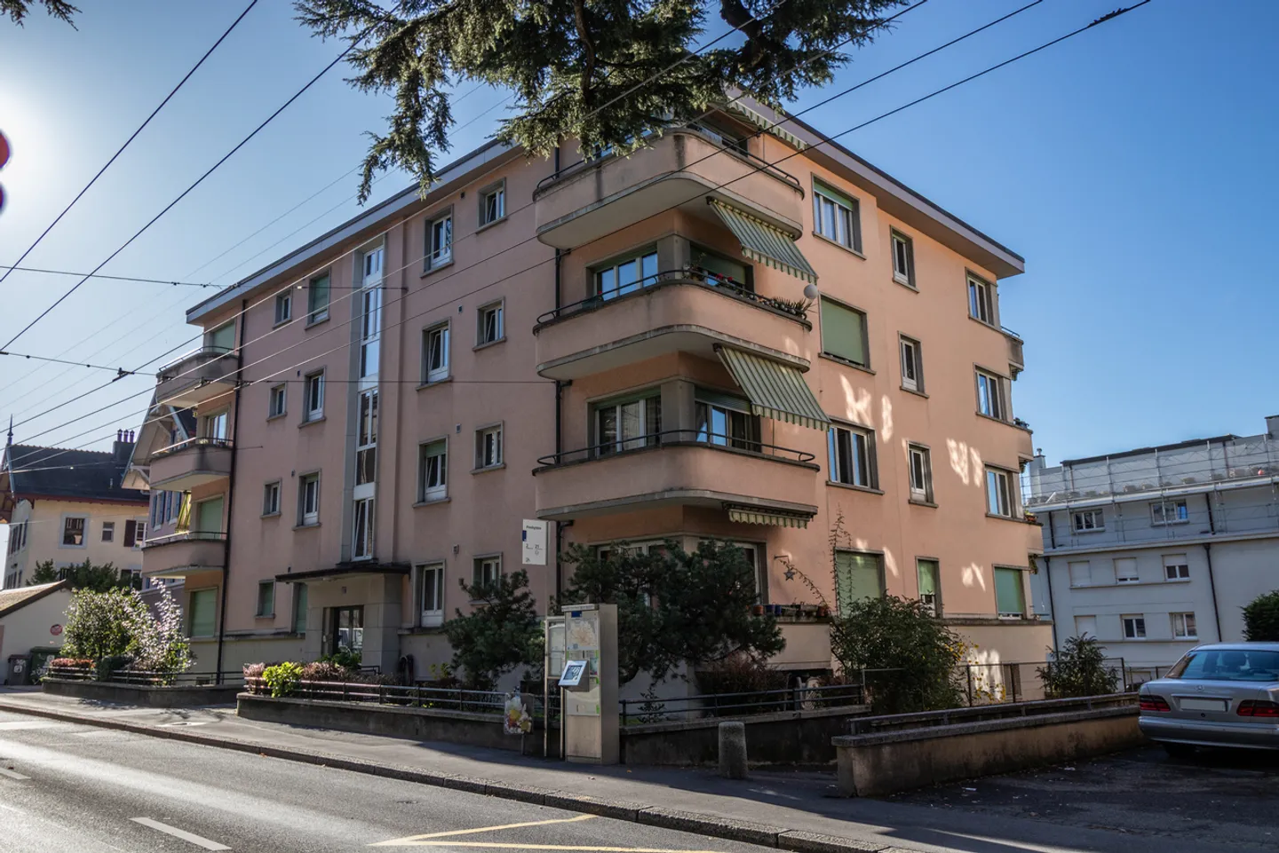 Ideale Lage Wohnung in der Nähe aller Annehmlichkeiten. - Foto 2 von 4