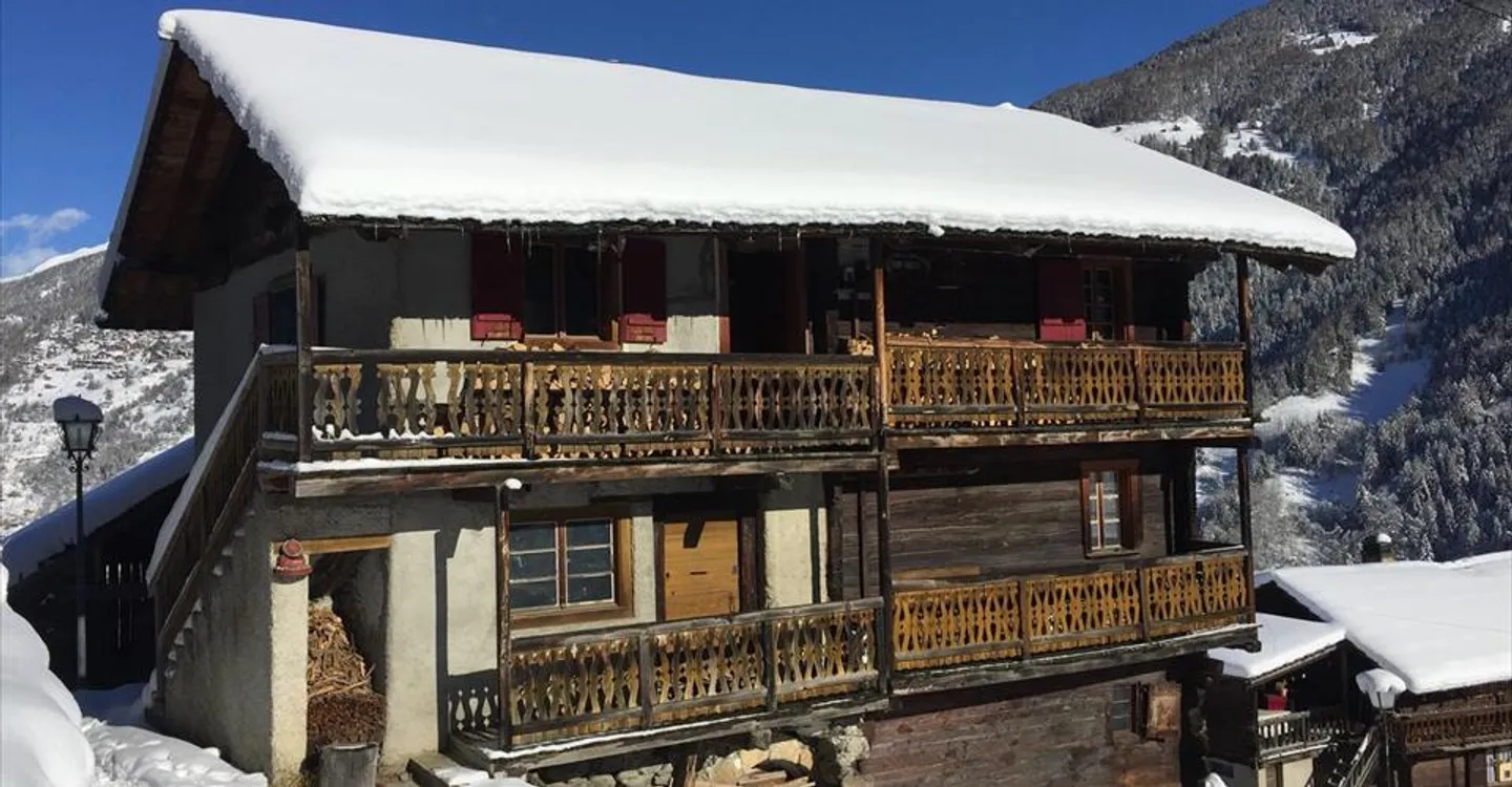 To be completely renovated, Traditional 7-room Chalet - Anniviers - Photo 3 of 20