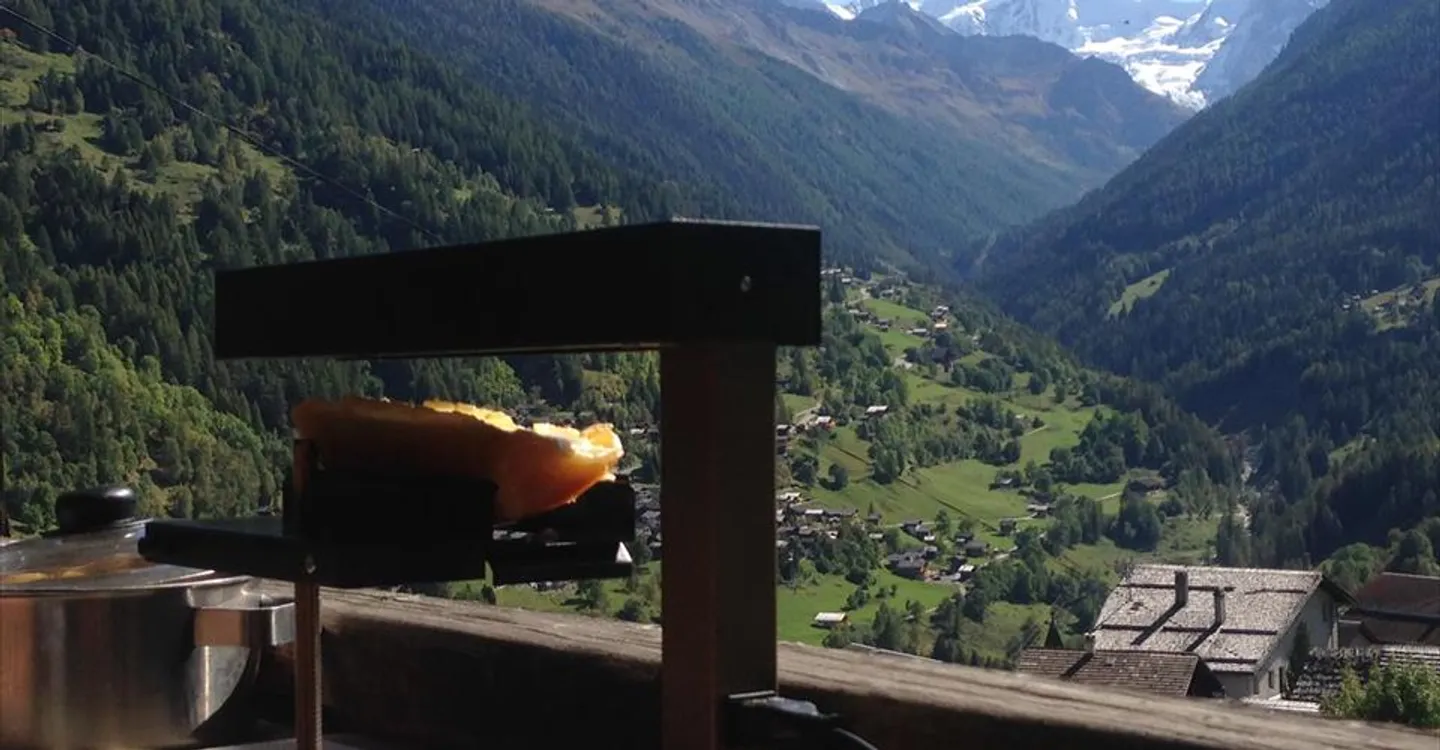 To be completely renovated, Traditional 7-room Chalet - Anniviers - Photo 4 of 20
