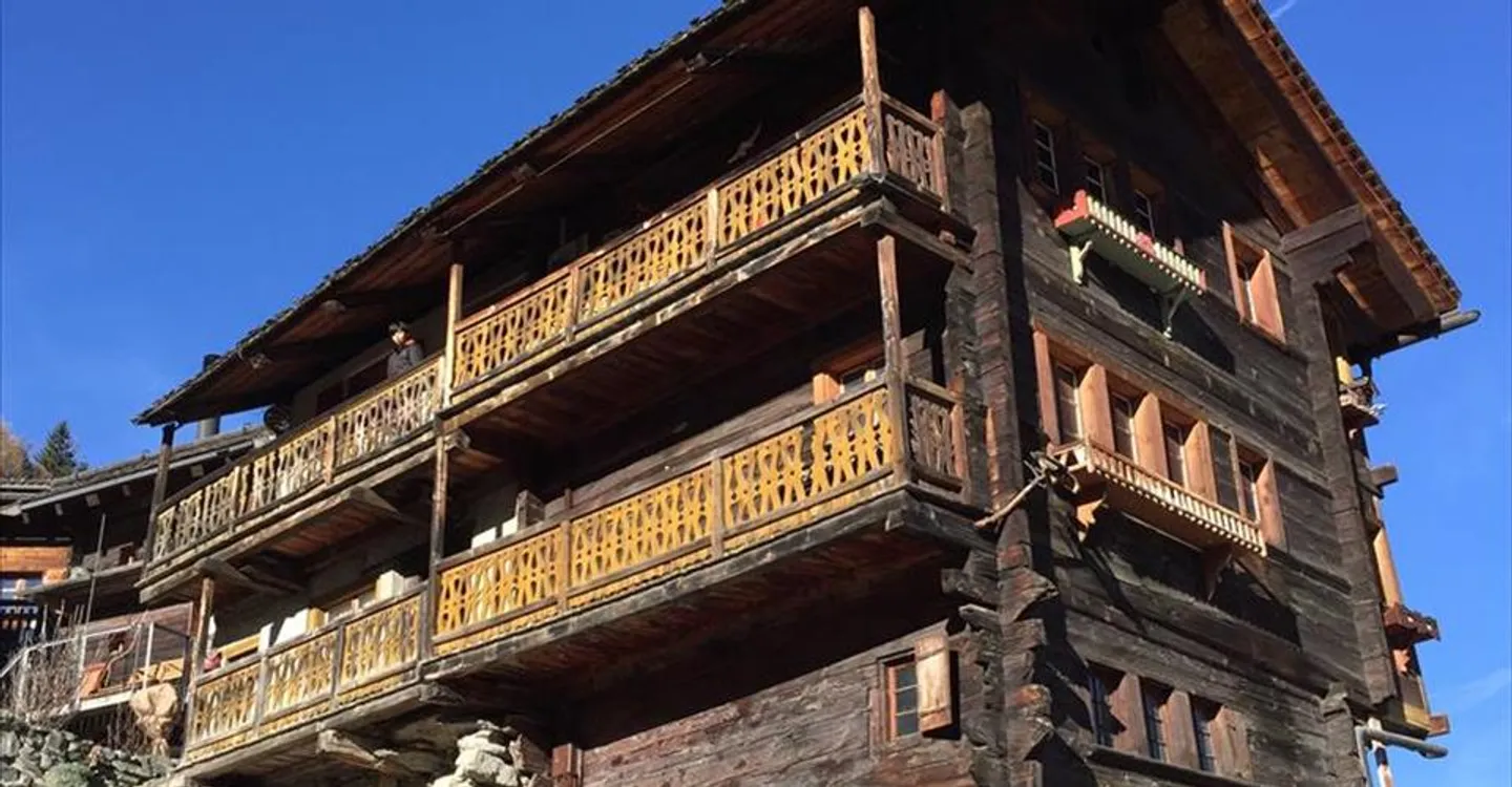 To be completely renovated, Traditional 7-room Chalet - Anniviers - Photo 5 of 20