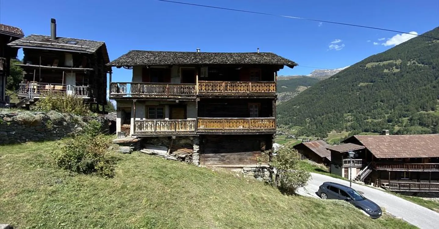 To be completely renovated, Traditional 7-room Chalet - Anniviers - Photo 16 of 20