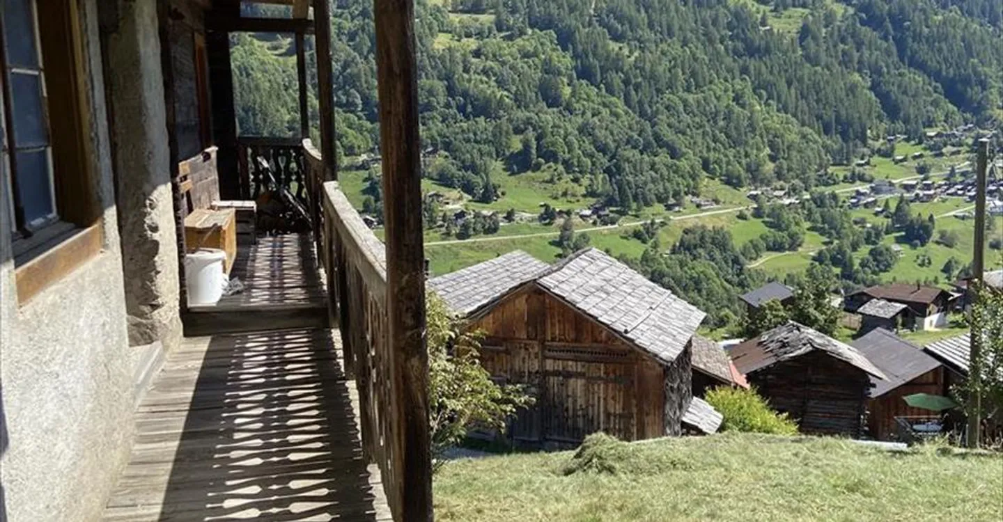To be completely renovated, Traditional 7-room Chalet - Anniviers - Photo 19 of 20