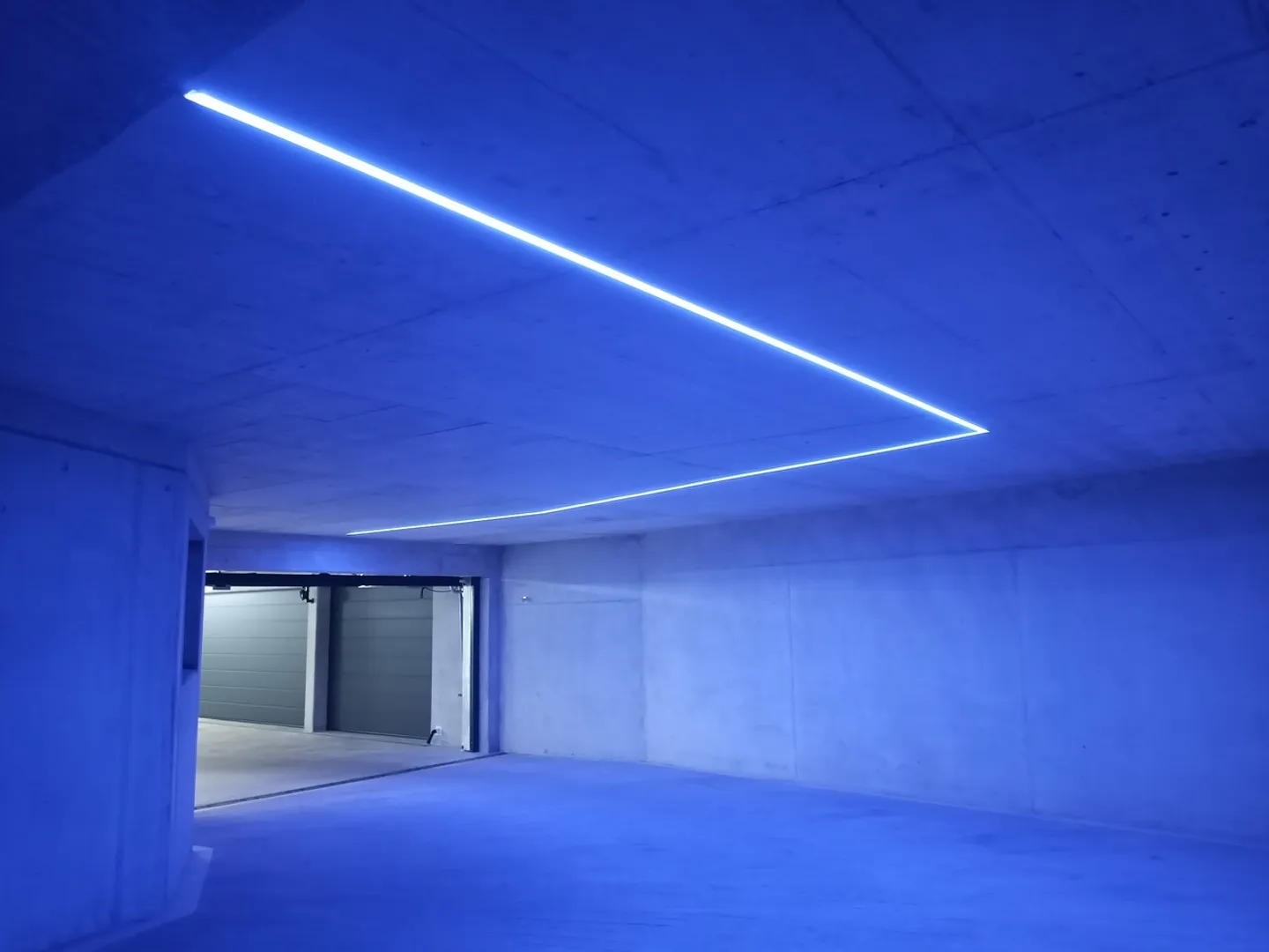 Places de parking surveillées - Photo 4 sur 13