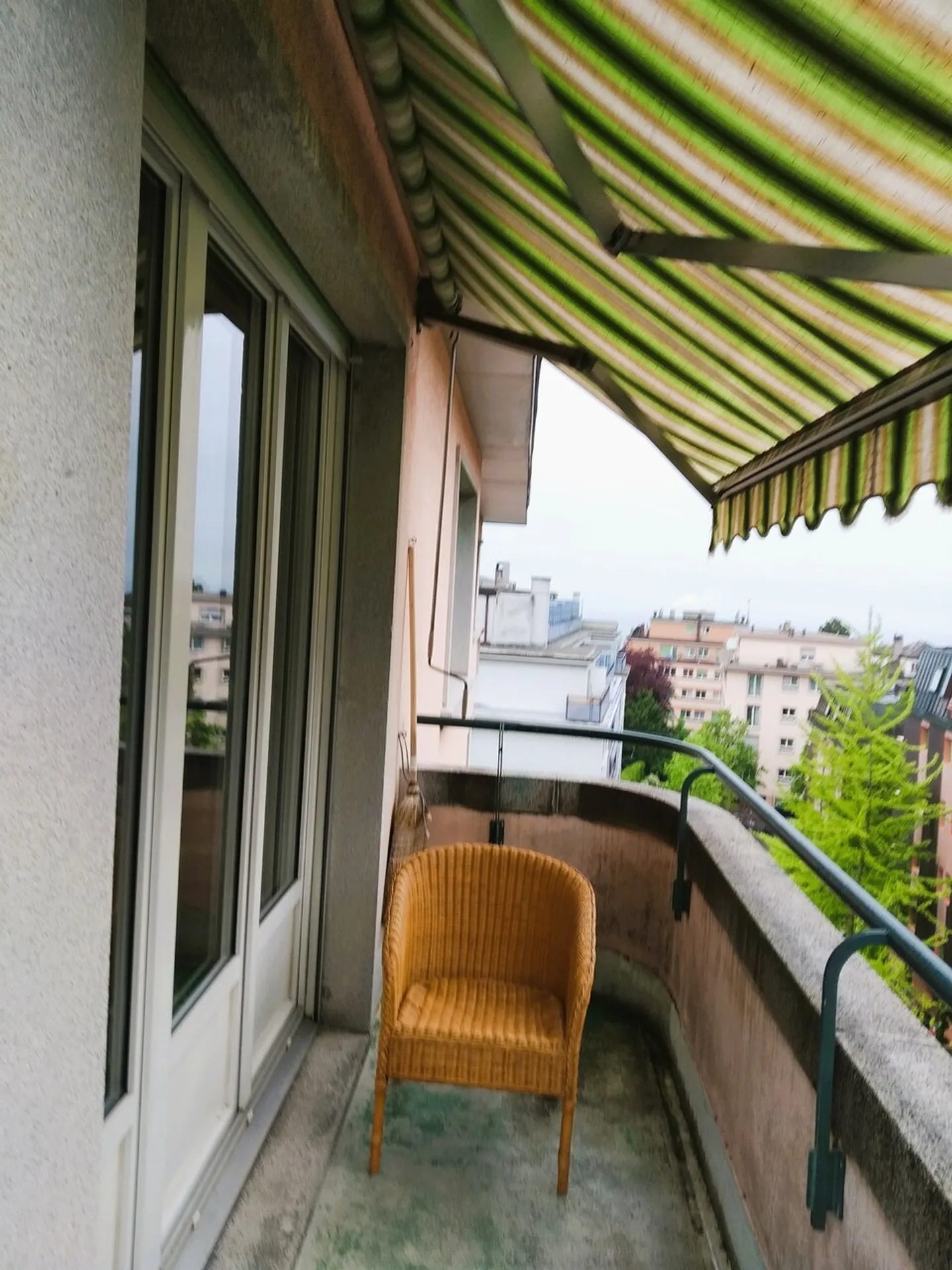 Ideale Lage Wohnung in der Nähe aller Annehmlichkeiten. - Foto 4 von 4