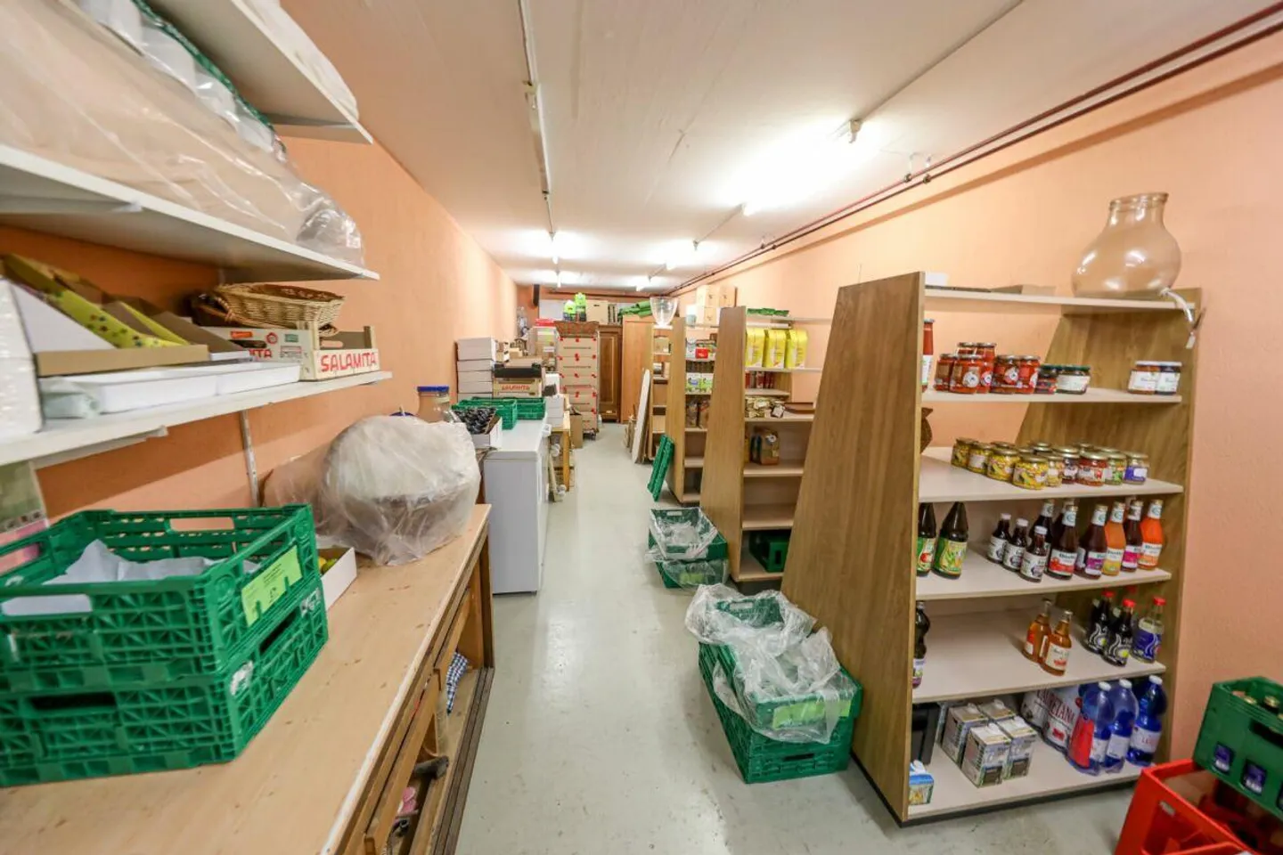 Ladenlokal mit Lagerraum und Autoabstellplätze - Foto 5 von 7