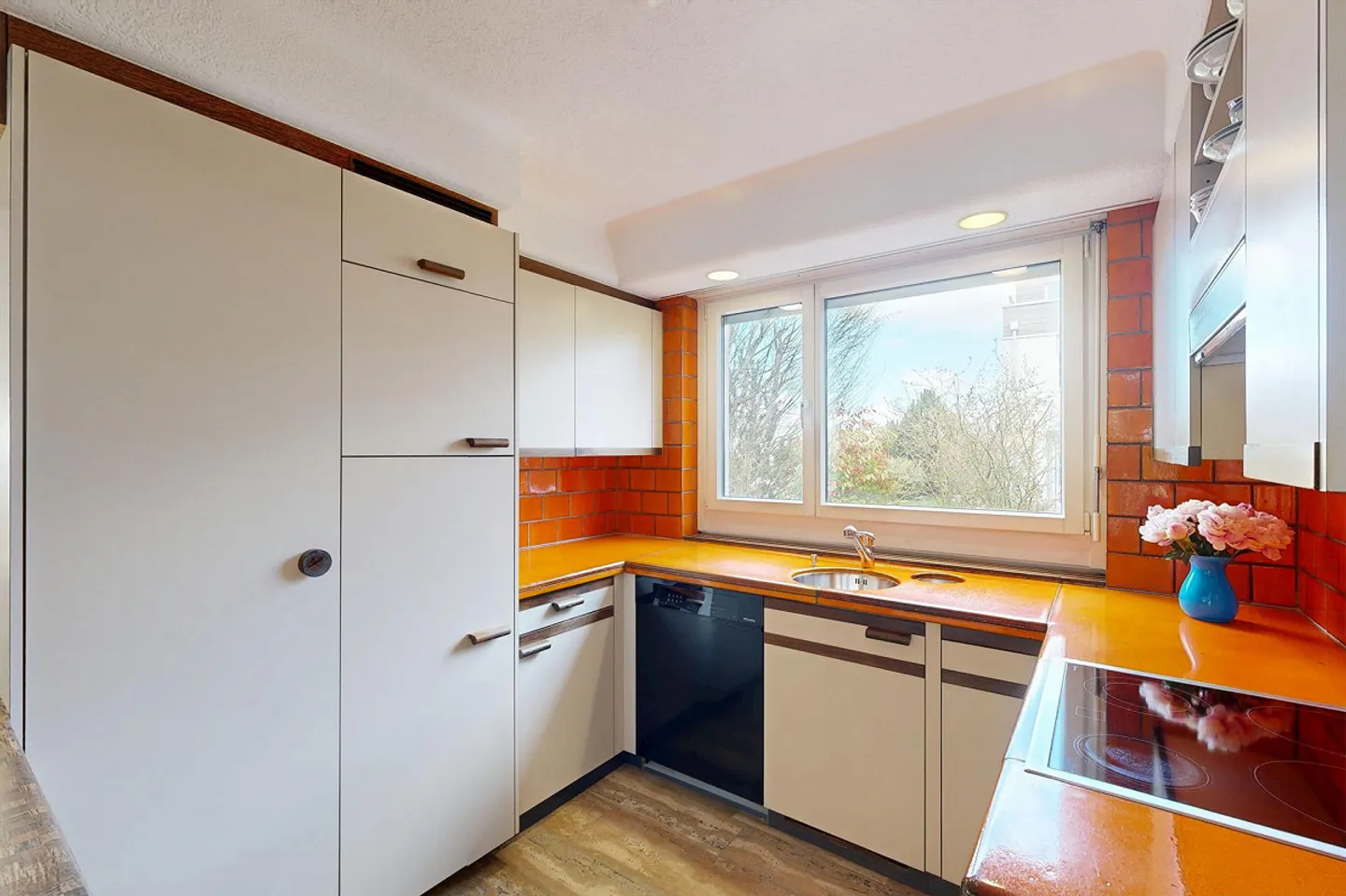 Maison d'angle avec garage double et salle de loisirs - Photo 5 sur 13