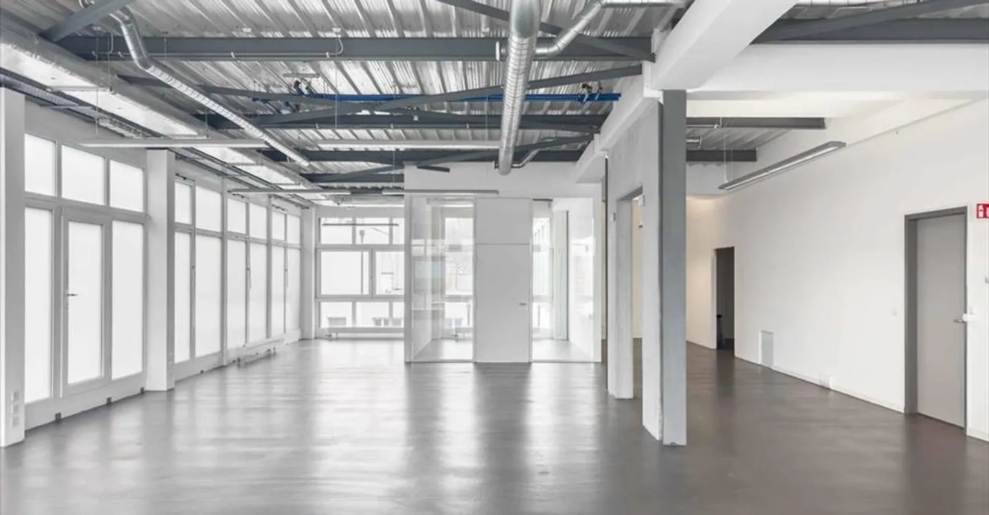 Edificio ad uso misto in affitto - Foto 2 di 10