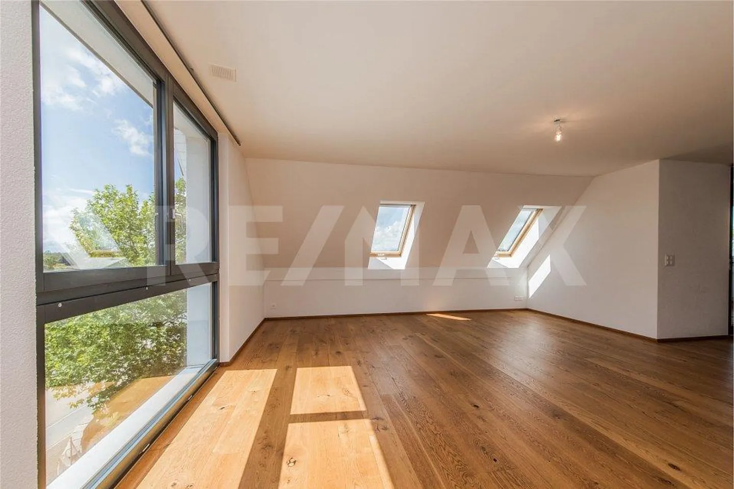 APPARTAMENTO MINERGIE DI 4½ STANZE DI ALTA QUALITÀ CON VISTA - Foto 4 di 12
