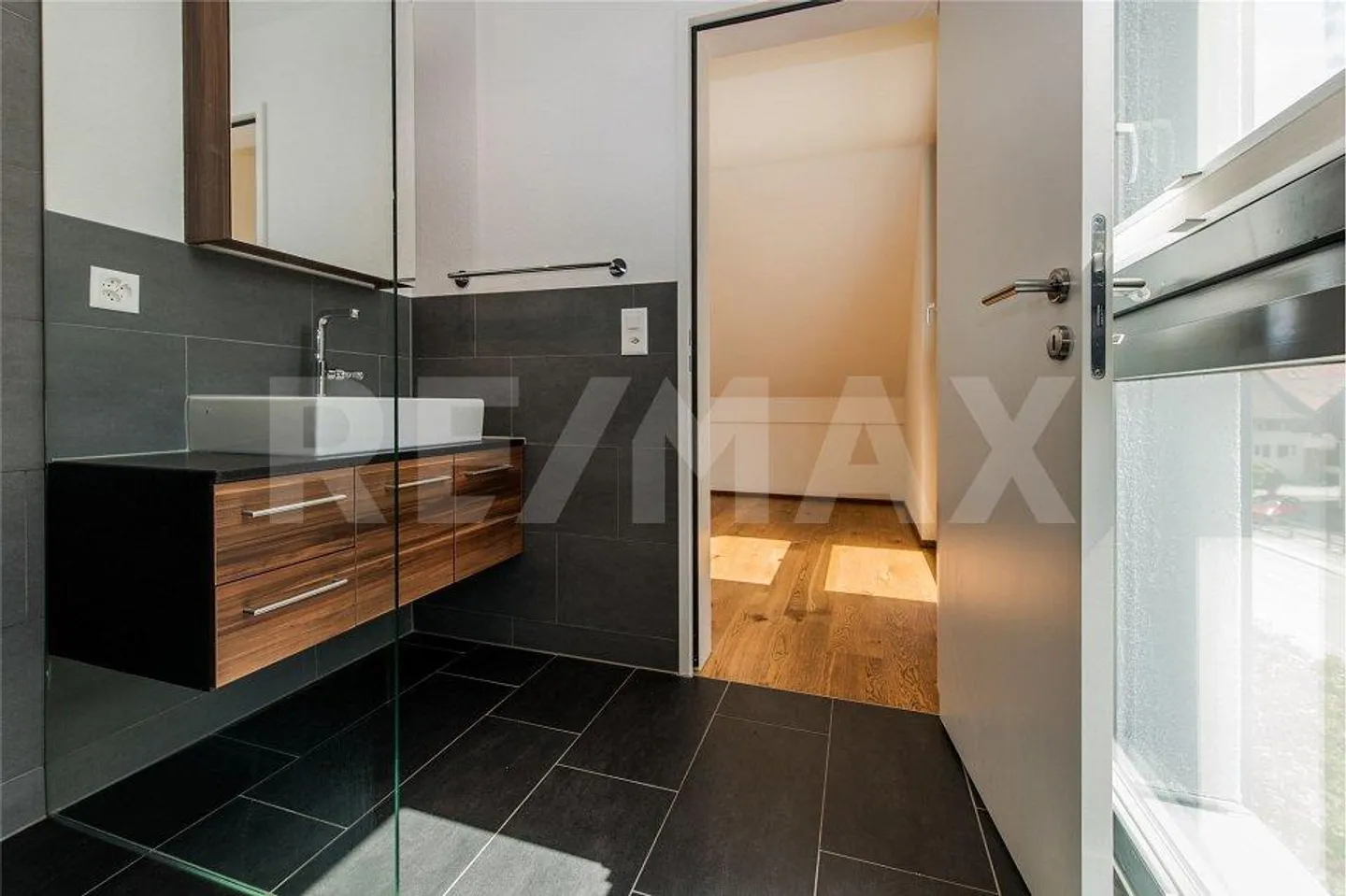 APPARTAMENTO MINERGIE DI 4½ STANZE DI ALTA QUALITÀ CON VISTA - Foto 8 di 12