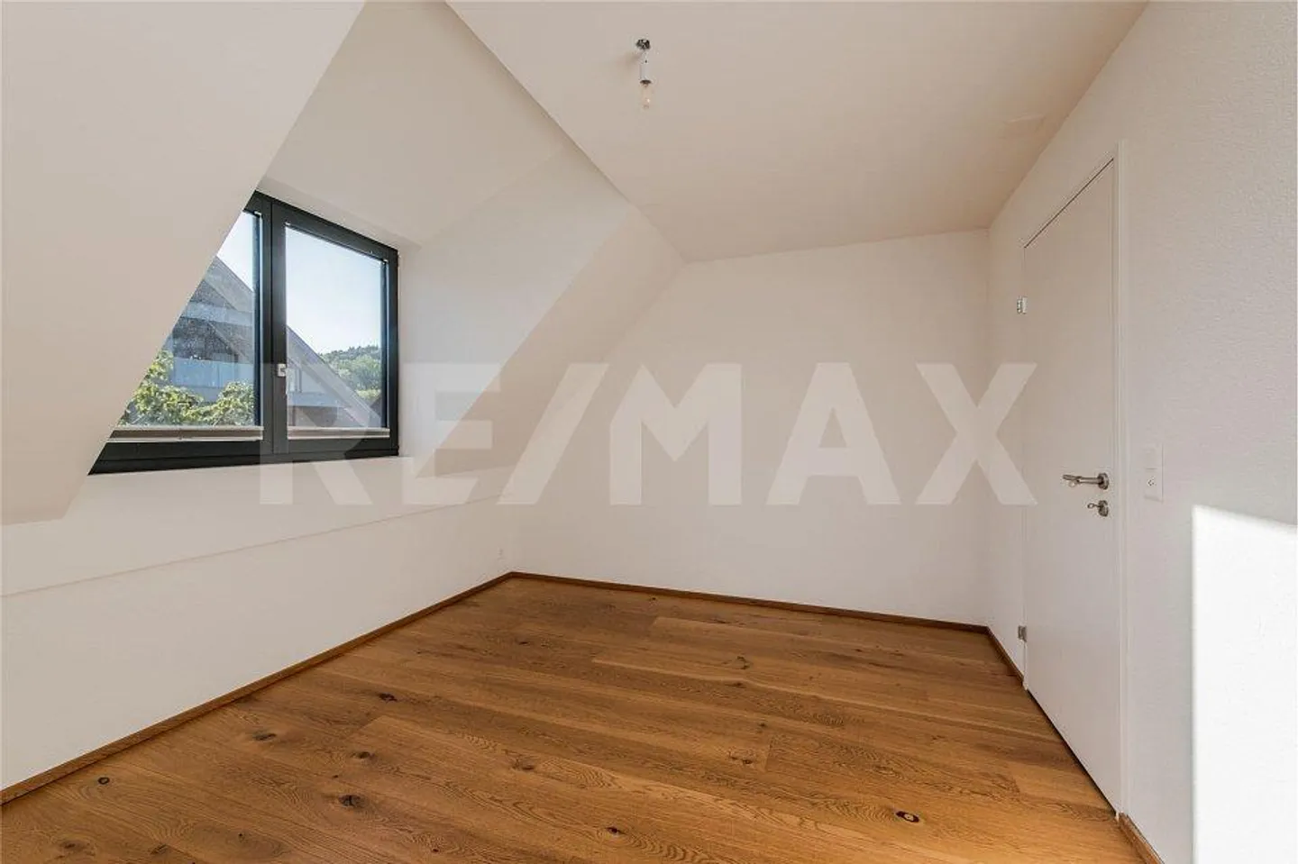 APPARTAMENTO MINERGIE DI 4½ STANZE DI ALTA QUALITÀ CON VISTA - Foto 9 di 12