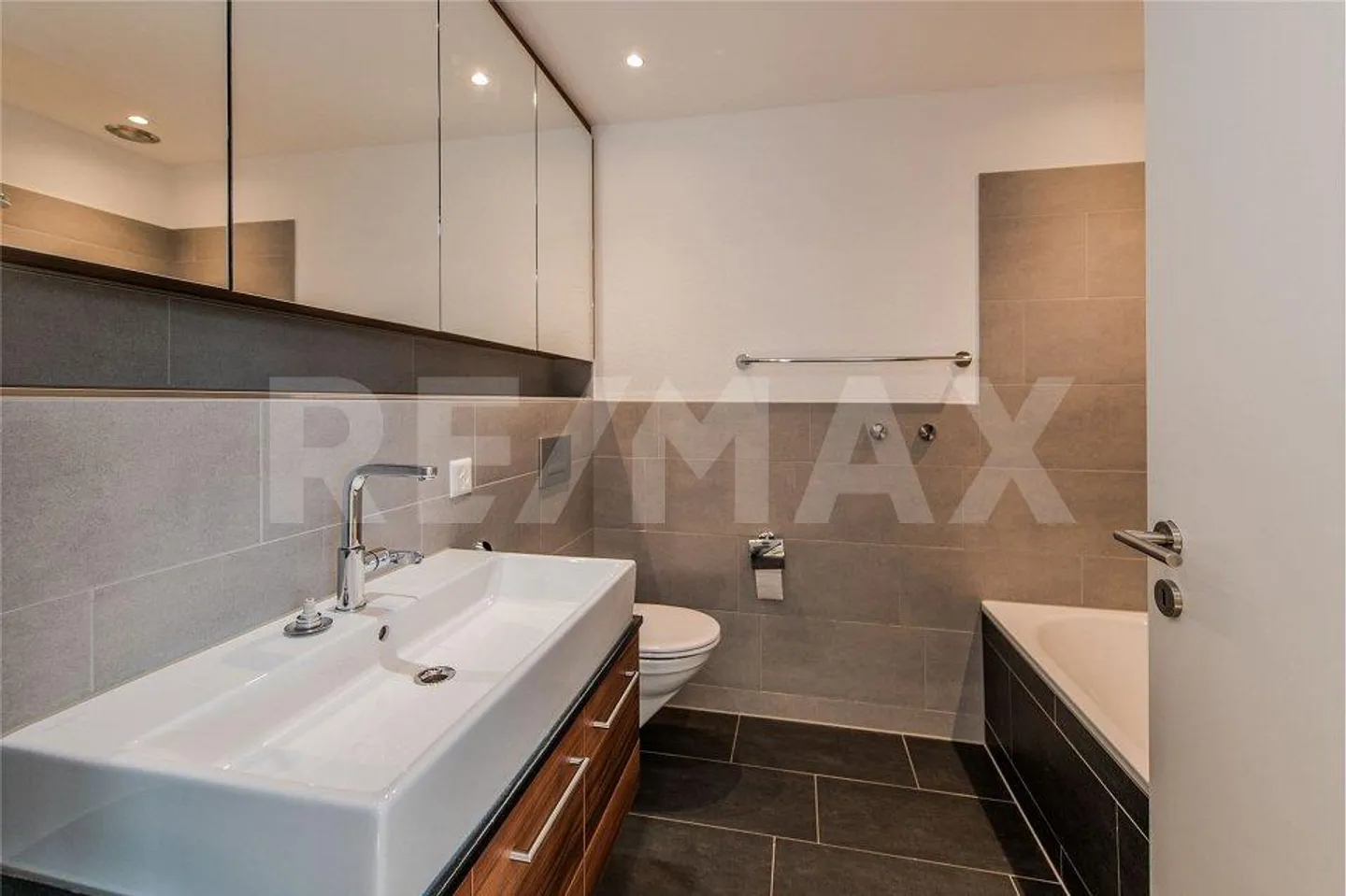 APPARTAMENTO MINERGIE DI 4½ STANZE DI ALTA QUALITÀ CON VISTA - Foto 10 di 12
