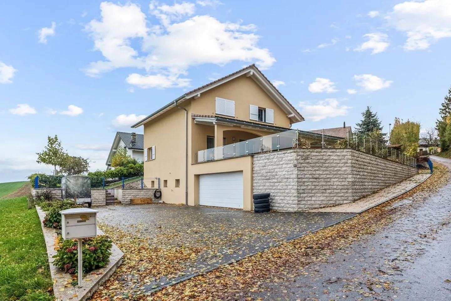 Modern and bright detached villa in a dominant location - Photo 1 of 13