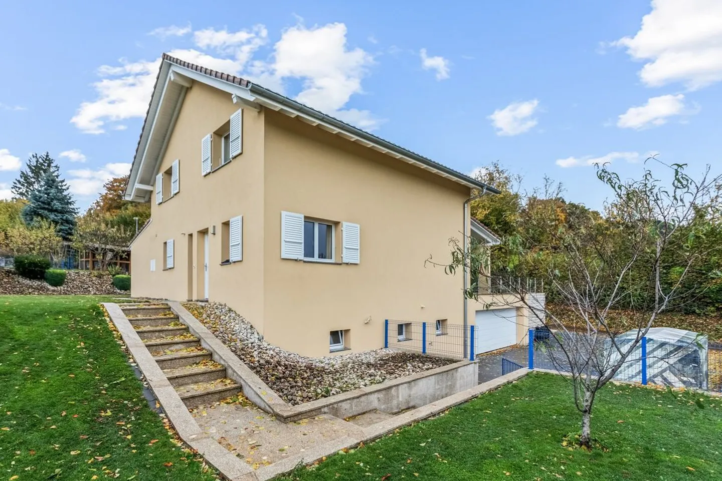 Modern and bright detached villa in a dominant location - Photo 5 of 13