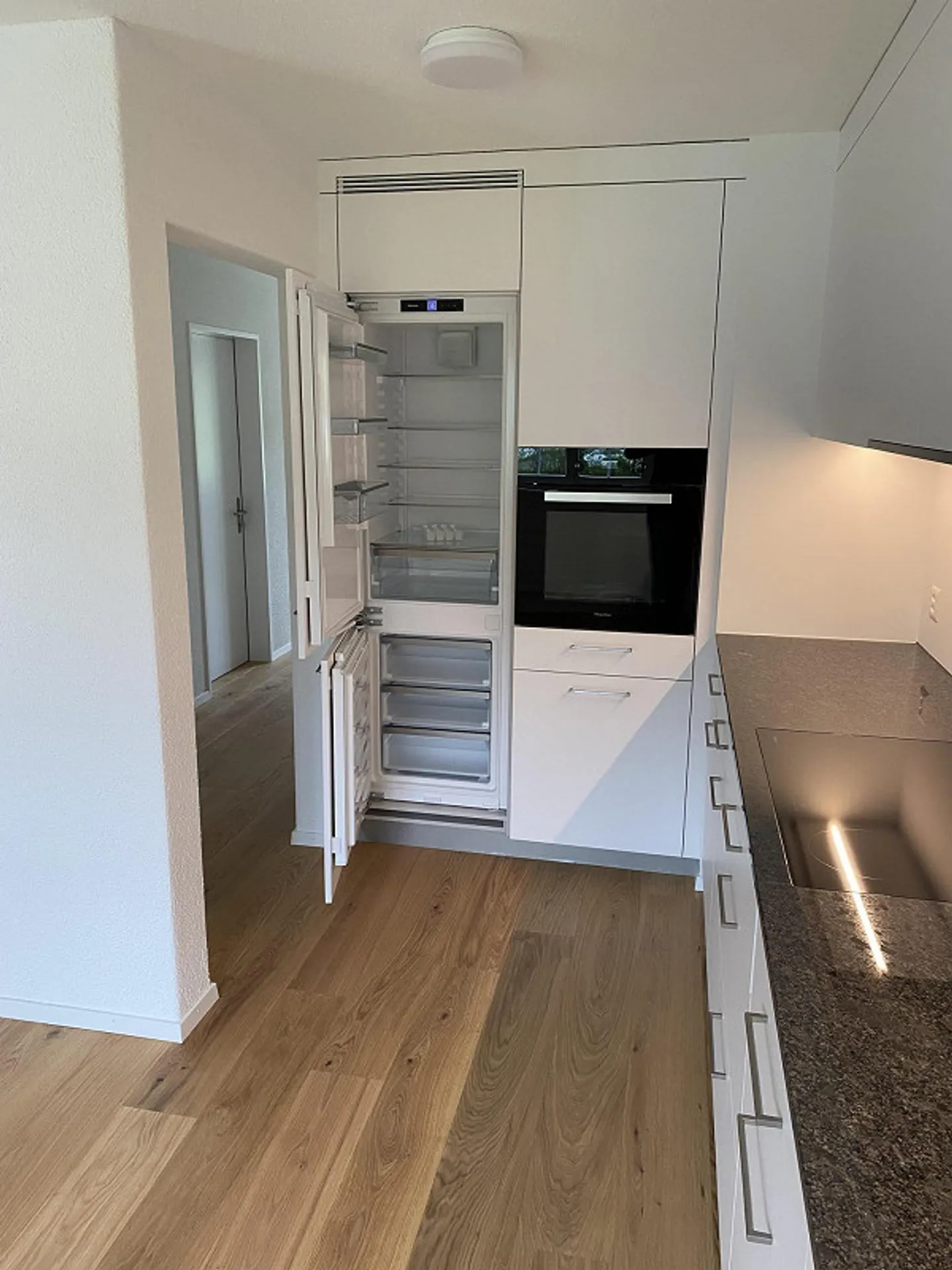 2 1/2 Room Apartment in Central Location - Photo 3 of 10