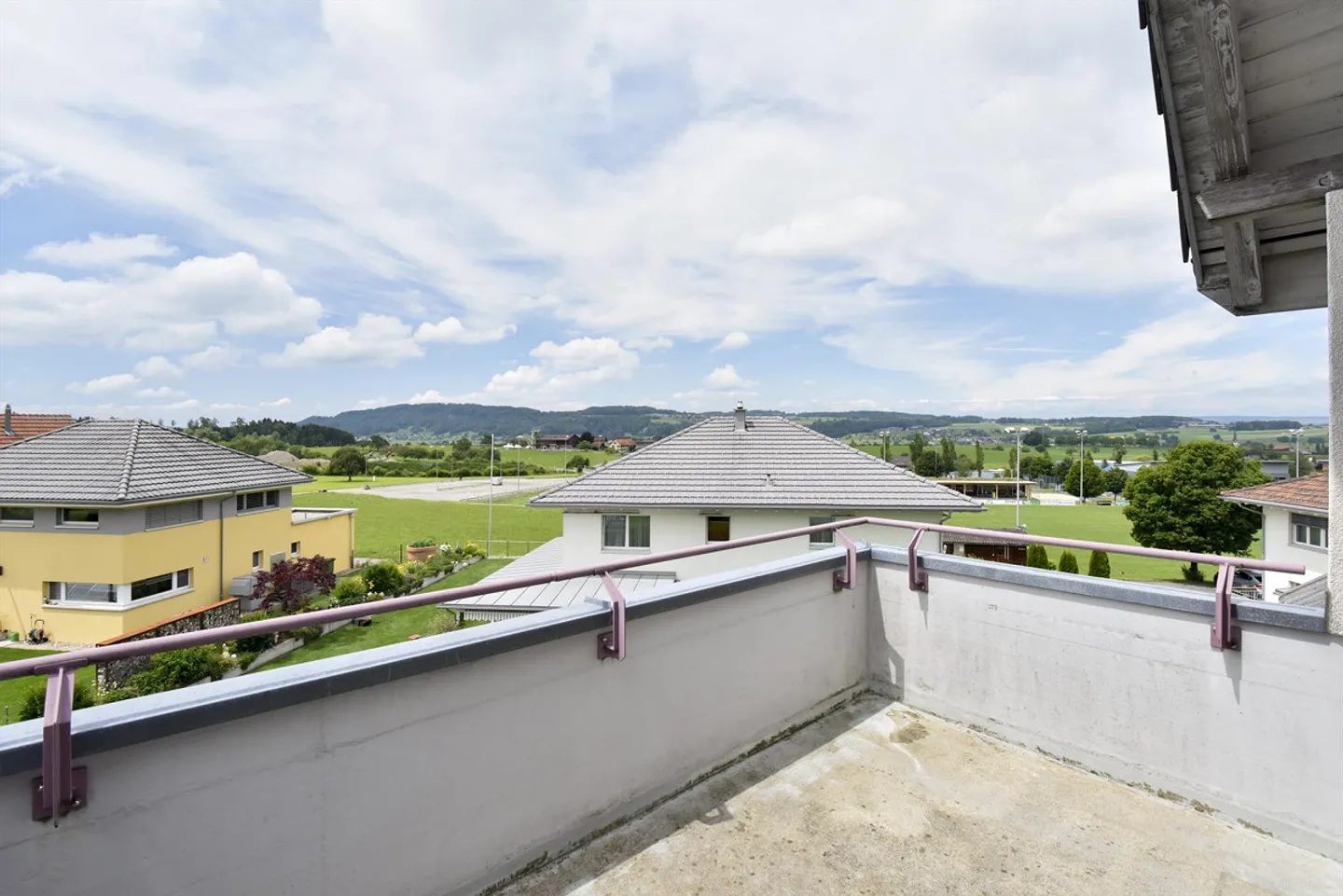Appartement lumineux et spacieux - 1 mois de loyer gratuit - Photo 2 sur 13