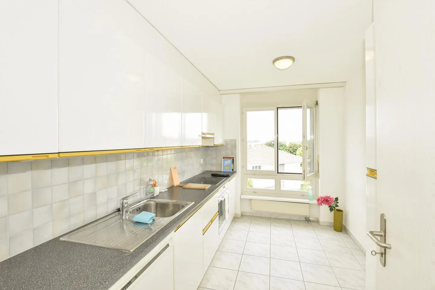 Appartement lumineux et spacieux - 1 mois de loyer gratuit - Photo 3 sur 13