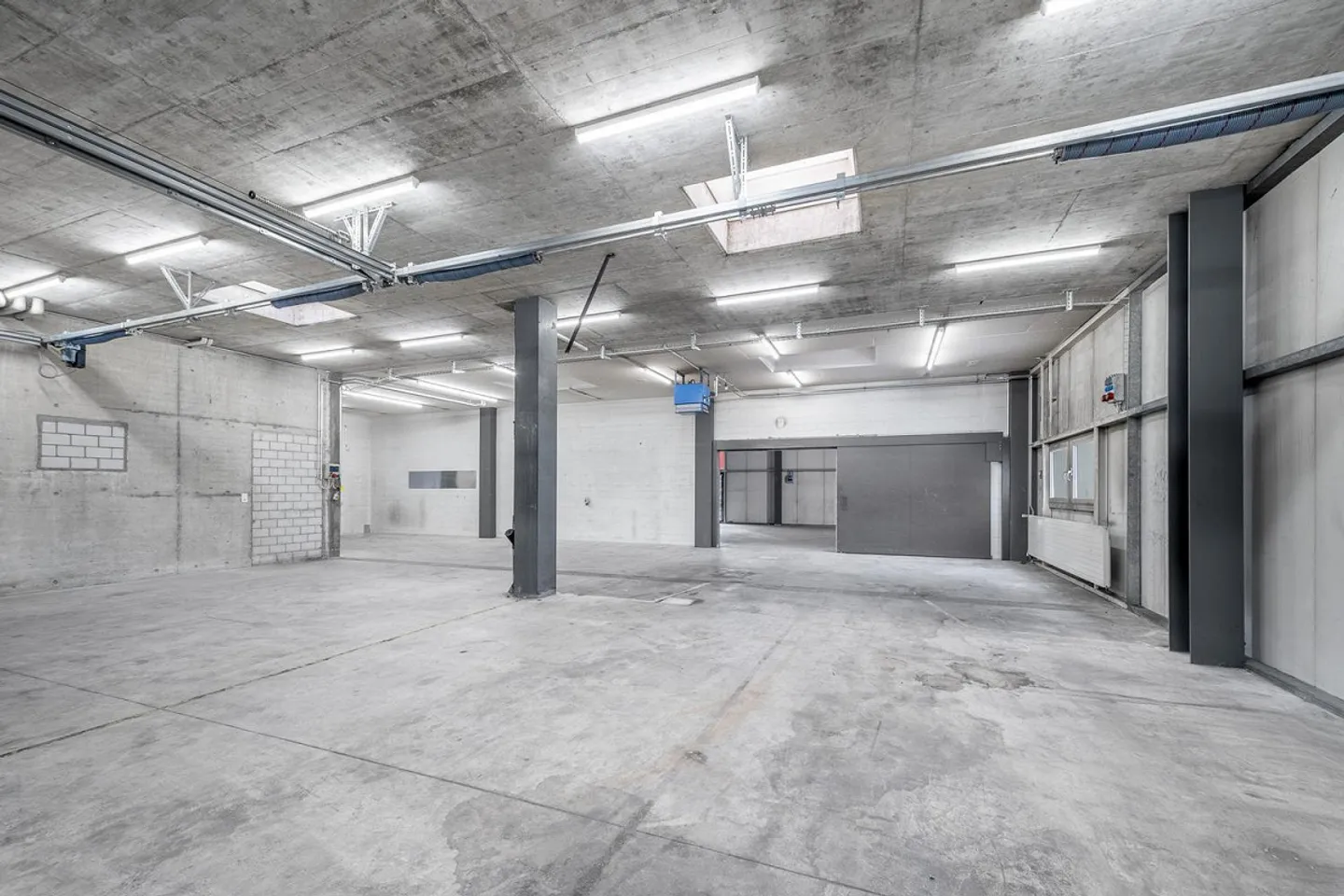 Modern/Air-conditioned Offices in Central Dübendorf from 150 CHF per m2 * year - Photo 2 of 30