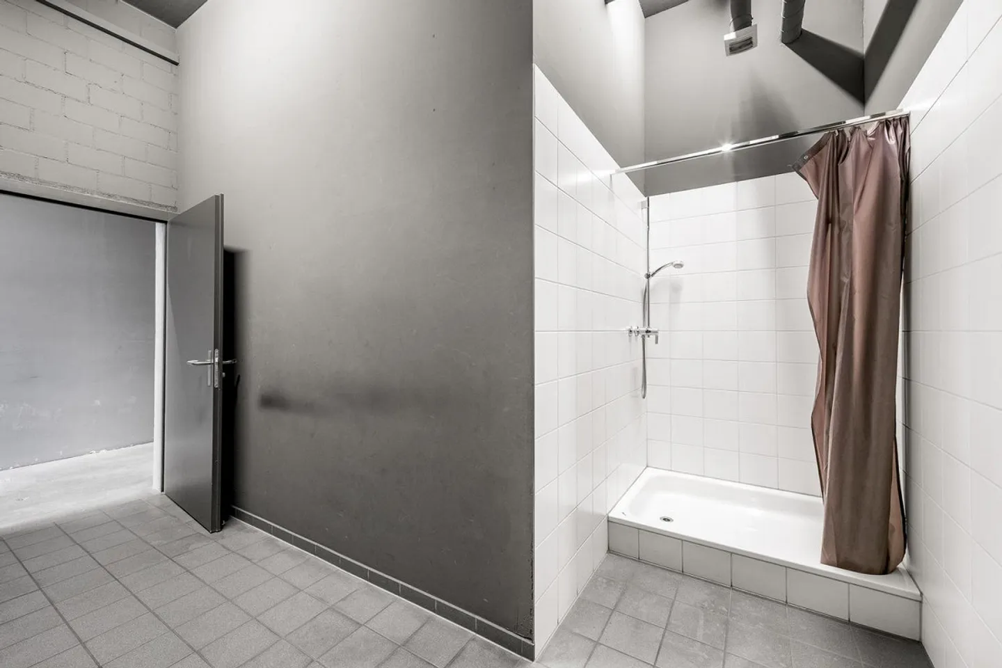 Modern/Air-conditioned Offices in Central Dübendorf from 150 CHF per m2 * year - Photo 4 of 30