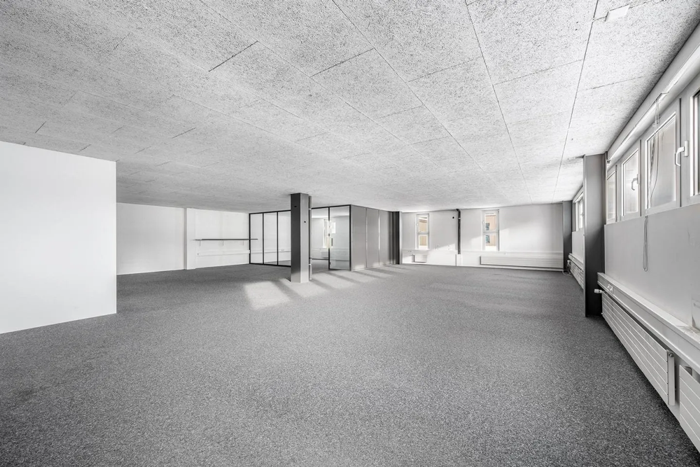 Modern/Air-conditioned Offices in Central Dübendorf from 150 CHF per m2 * year - Photo 3 of 30