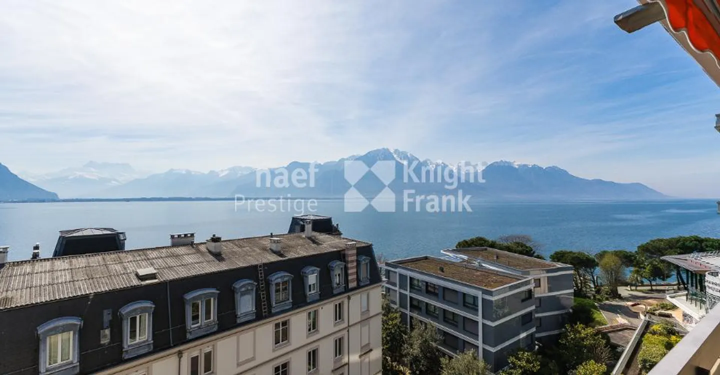 Superb 3.5 room apartment on the lake shore for sale in the center of Montreux - Photo 2 of 12