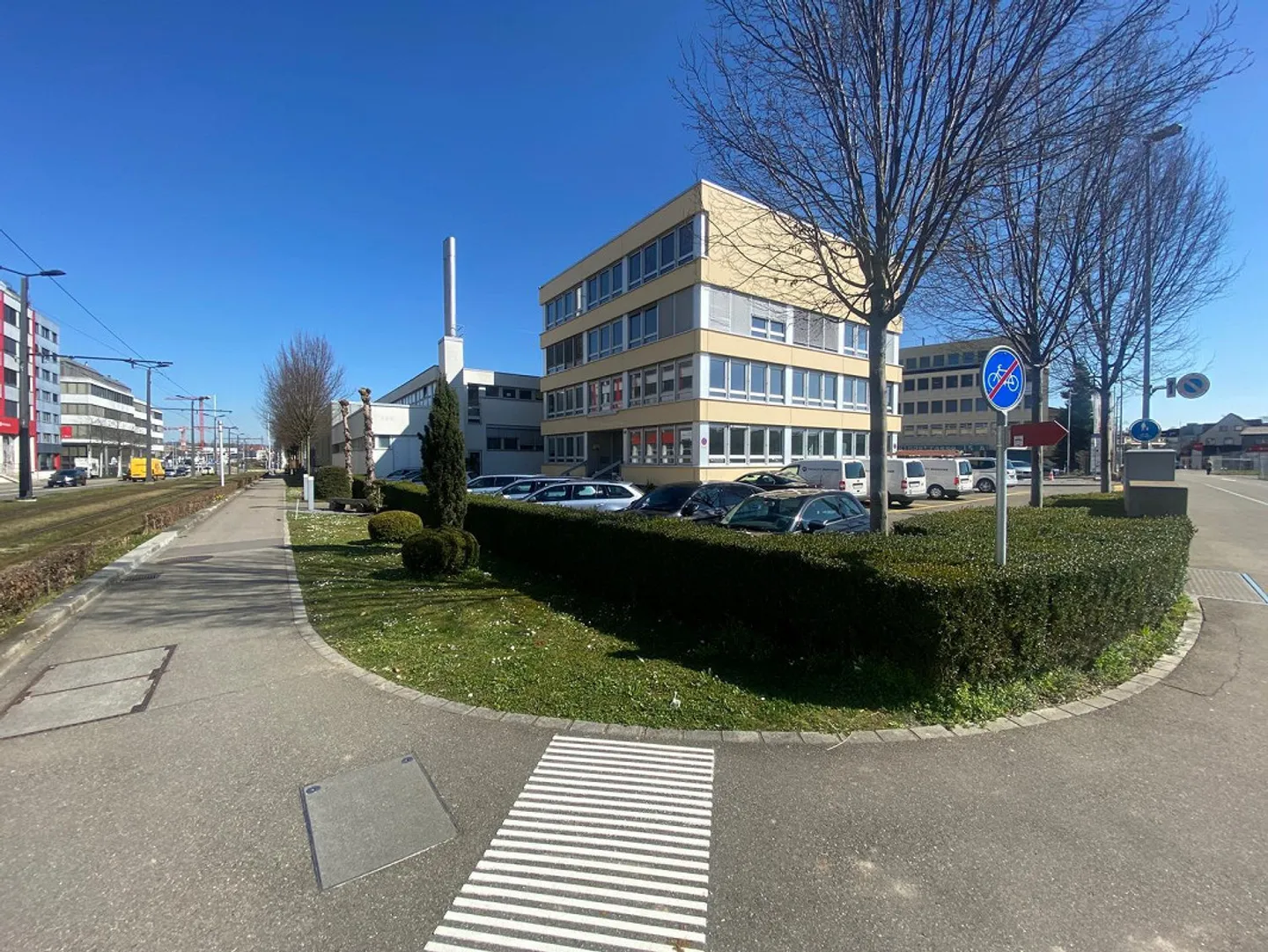 Modern/Air-conditioned Offices in Central Dübendorf from 150 CHF per m2 * year - Photo 6 of 30