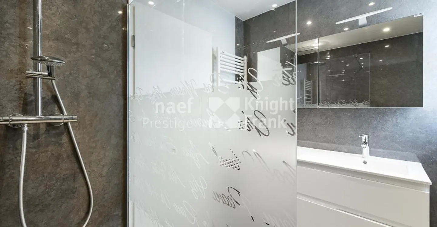 Superb 3.5 room apartment on the lake shore for sale in the center of Montreux - Photo 11 of 12