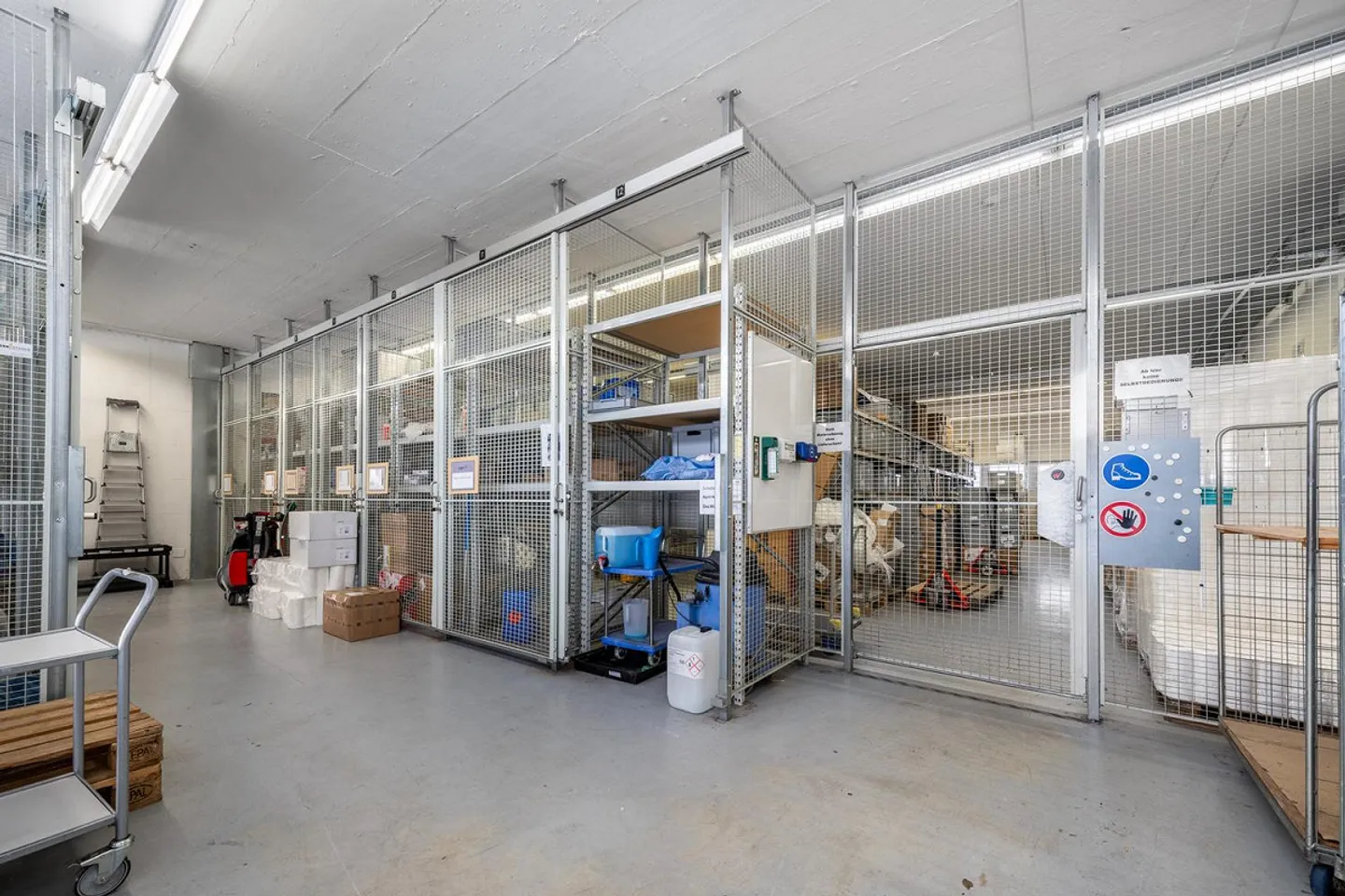 Modern/Air-conditioned Offices in Central Dübendorf from 150 CHF per m2 * year - Photo 7 of 30