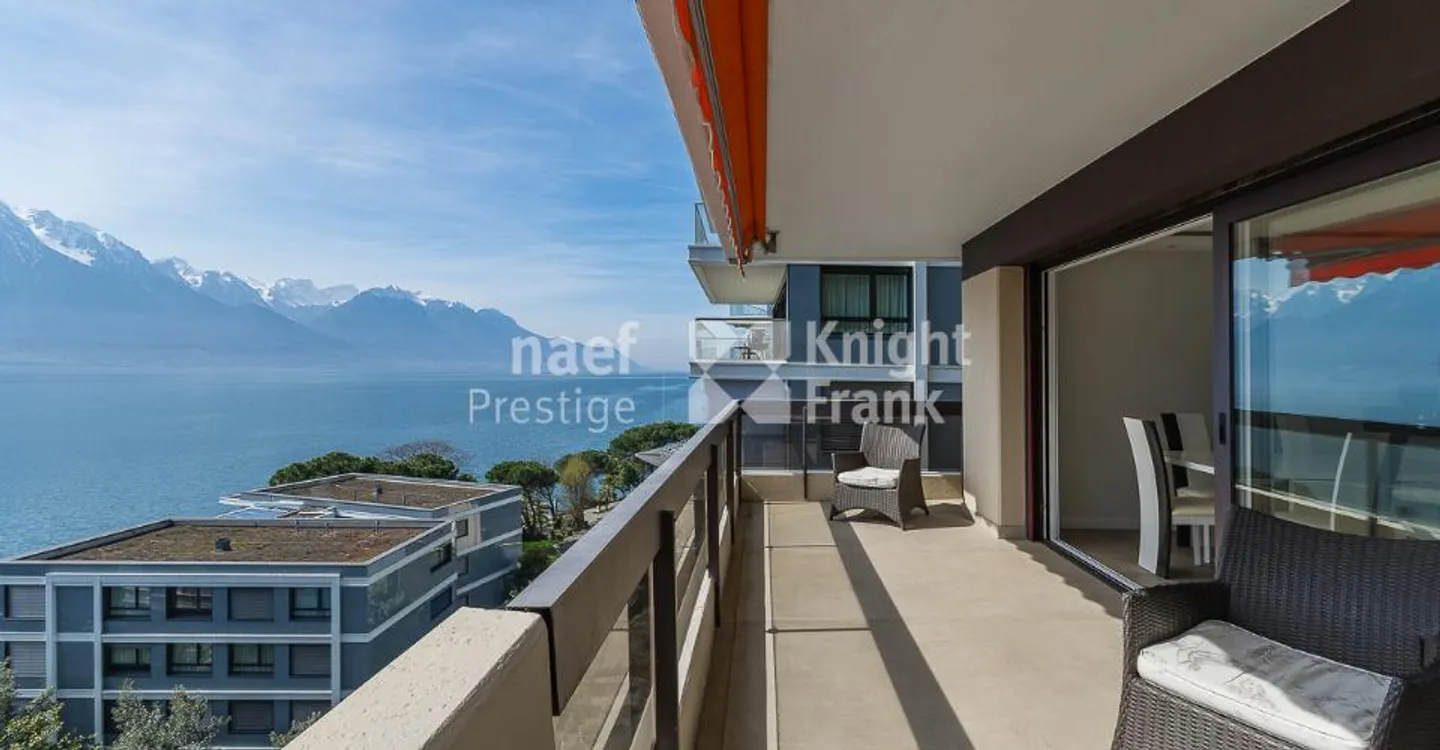 Superb 3.5 room apartment on the lake shore for sale in the center of Montreux - Photo 3 of 12