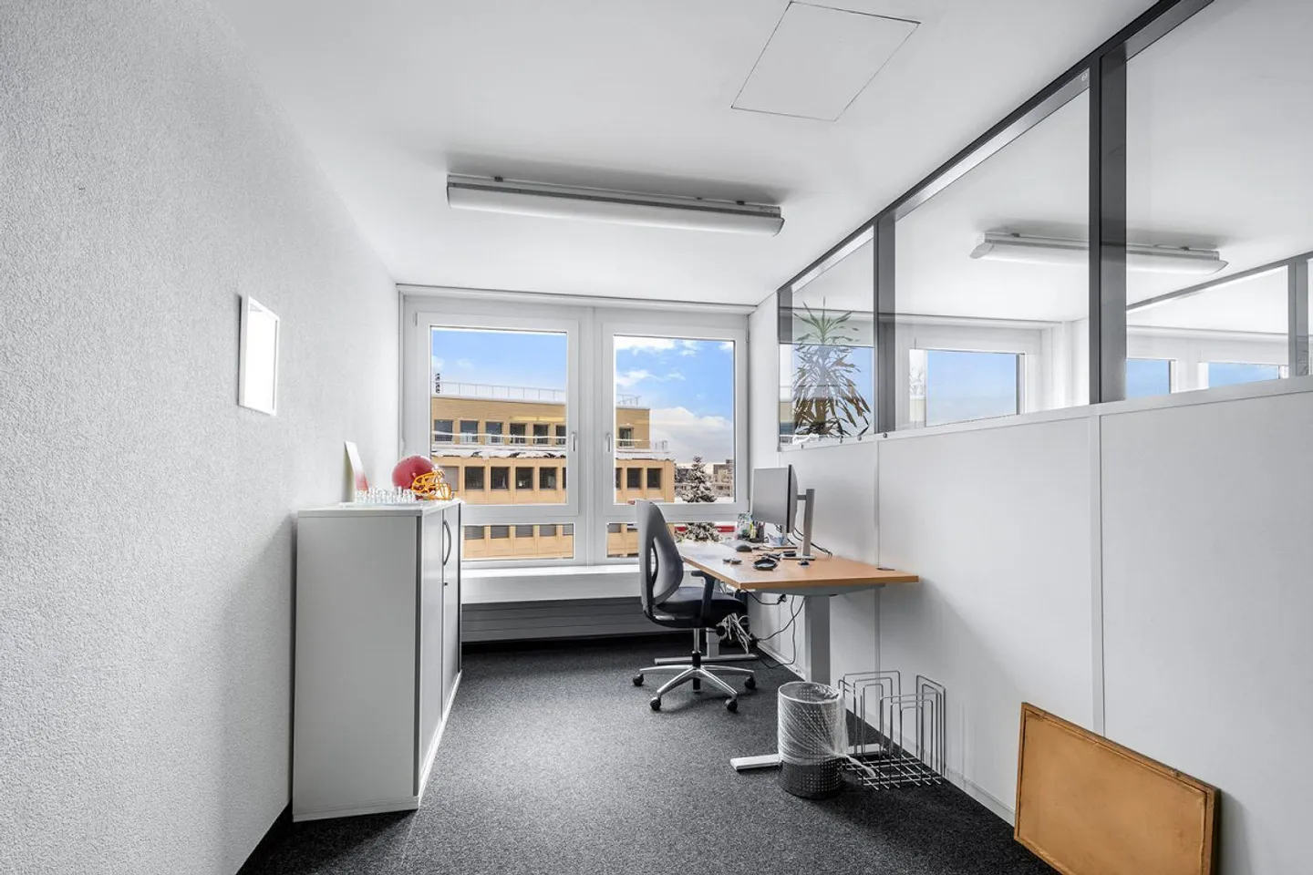 Modern/Air-conditioned Offices in Central Dübendorf from 150 CHF per m2 * year - Photo 9 of 30