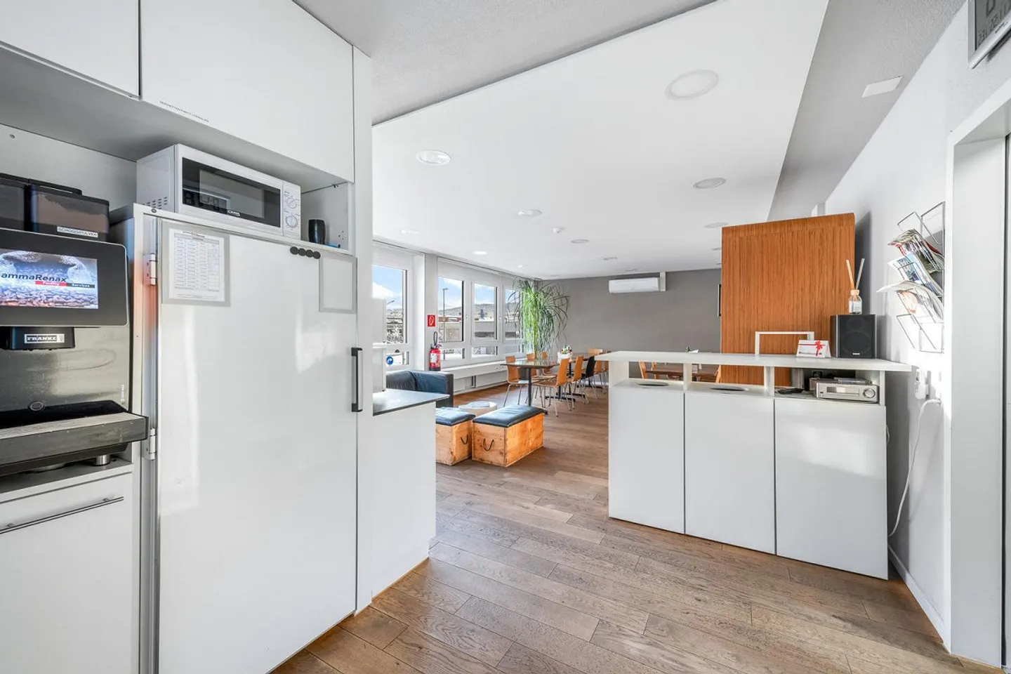 Modern/Air-conditioned Offices in Central Dübendorf from 150 CHF per m2 * year - Photo 10 of 30