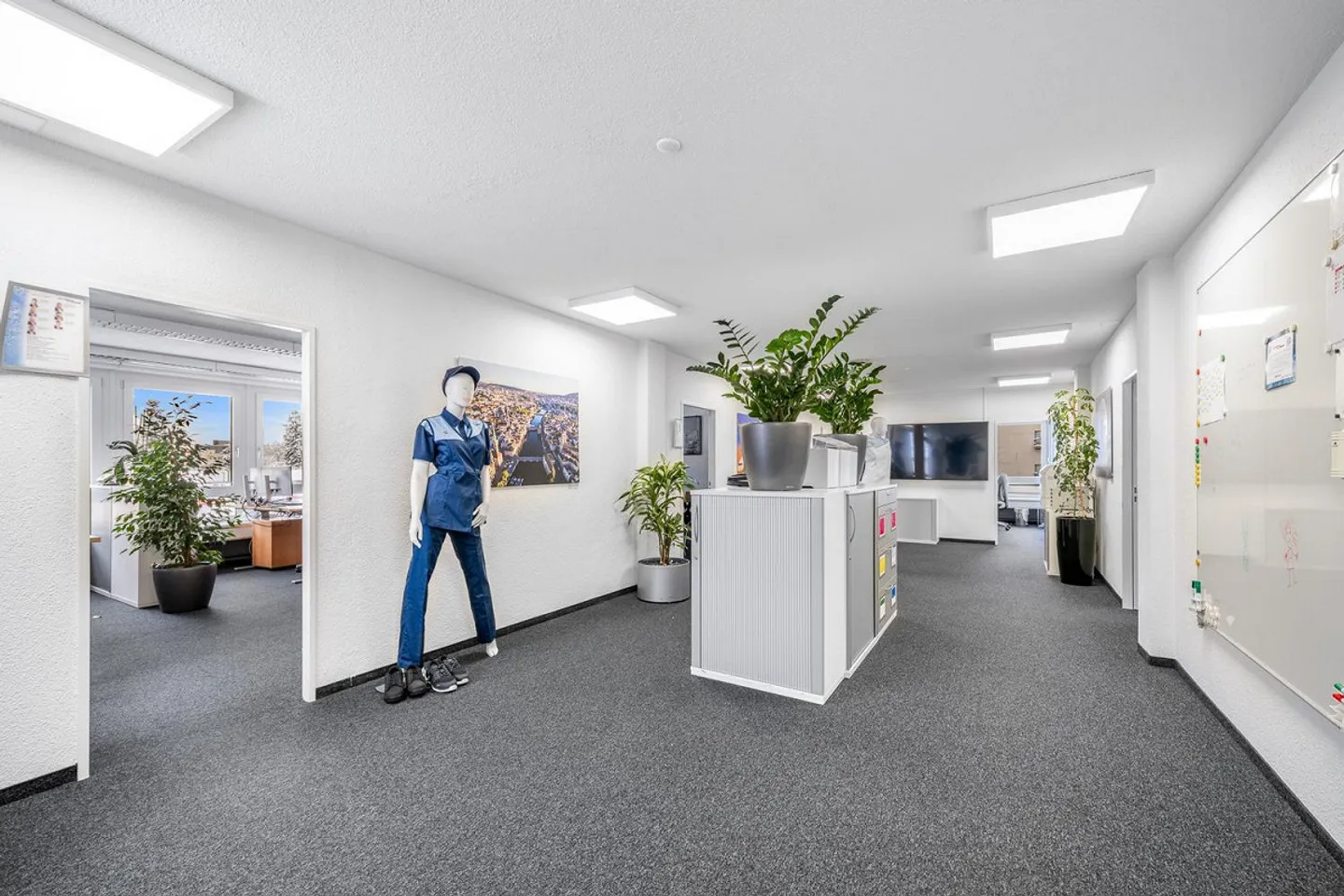 Modern/Air-conditioned Offices in Central Dübendorf from 150 CHF per m2 * year - Photo 11 of 30