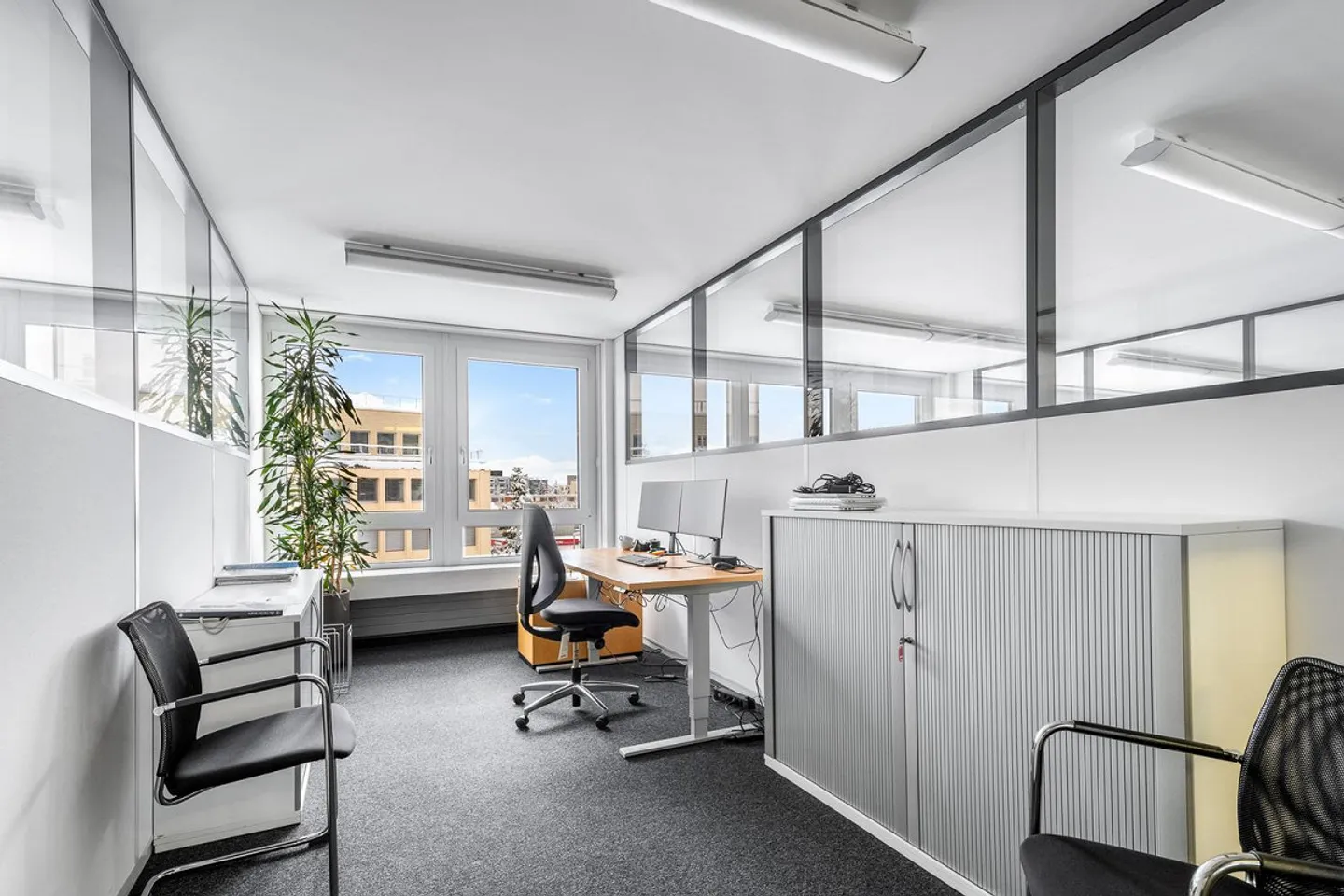 Modern/Air-conditioned Offices in Central Dübendorf from 150 CHF per m2 * year - Photo 12 of 30