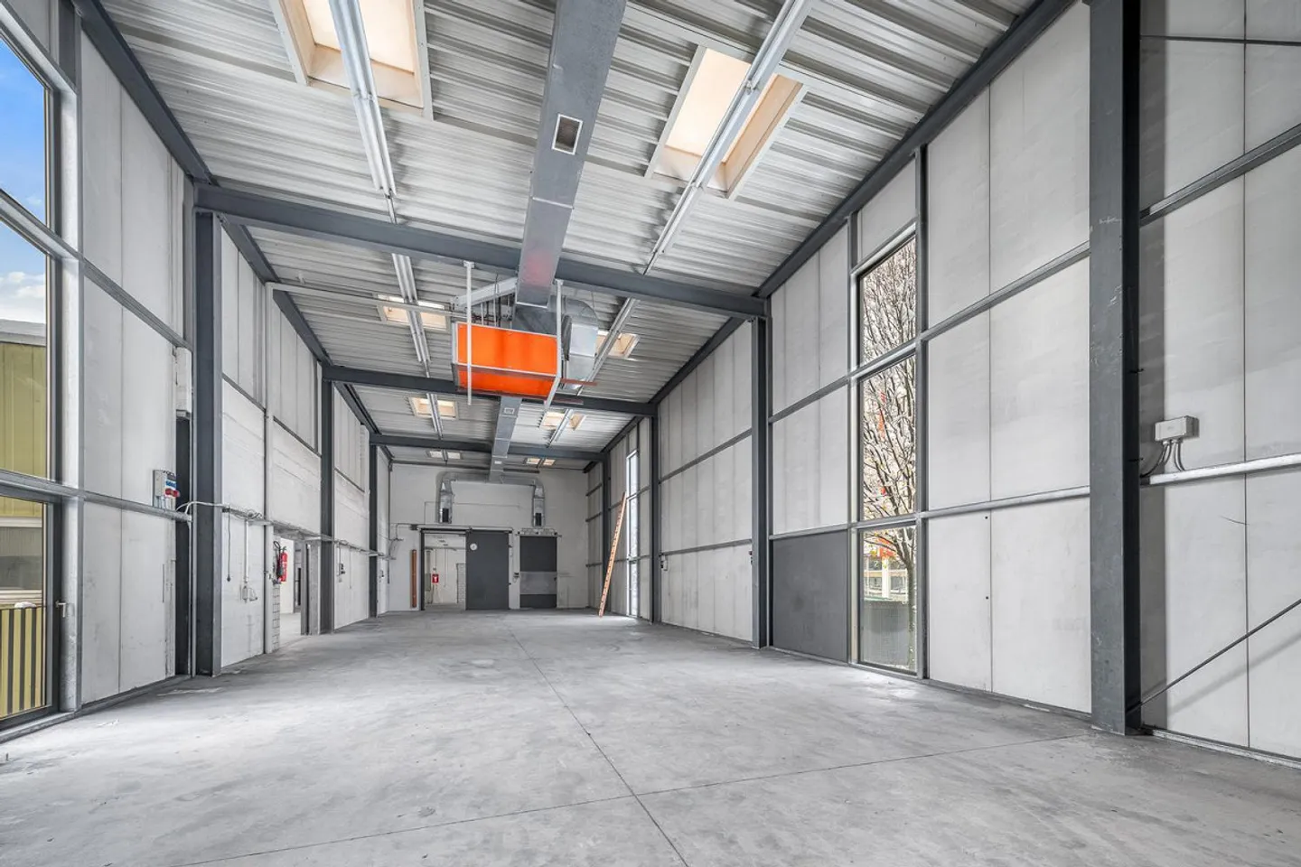 Modern/Air-conditioned Offices in Central Dübendorf from 150 CHF per m2 * year - Photo 13 of 30