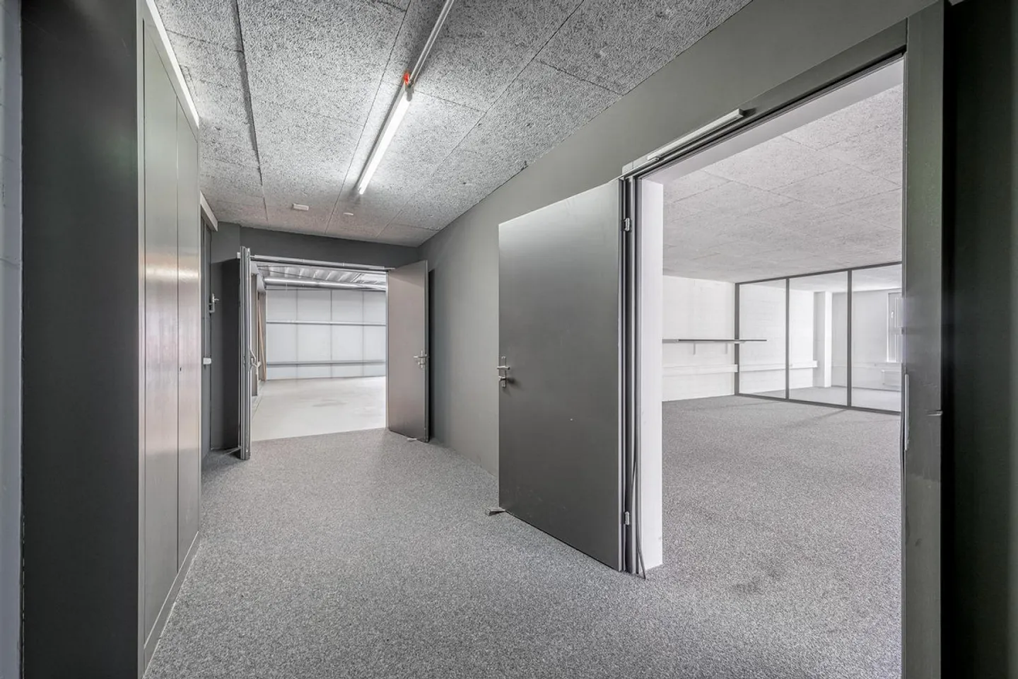 Modern/Air-conditioned Offices in Central Dübendorf from 150 CHF per m2 * year - Photo 14 of 30