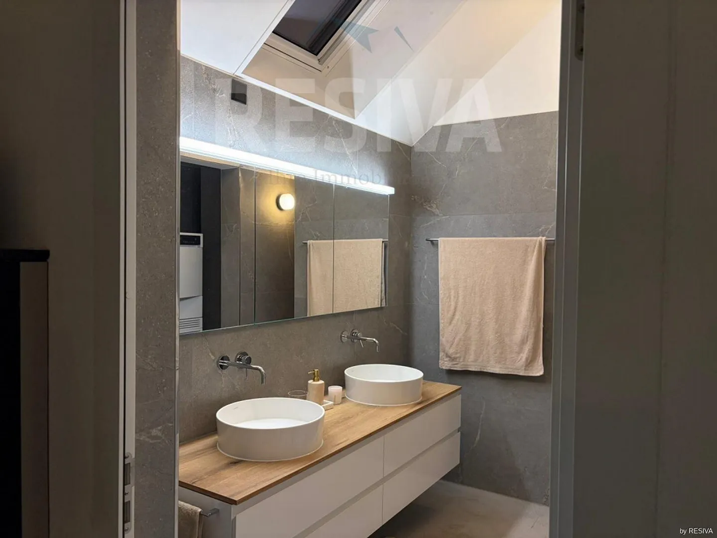 Appartement moderne en galerie meublé de 63 m2 - Photo 12 sur 21