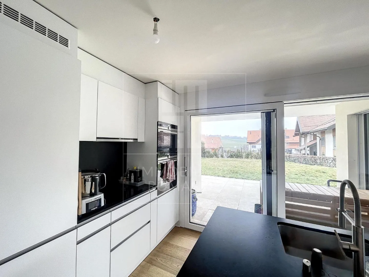 Charming Apartment with Garden - Photo 4 of 8