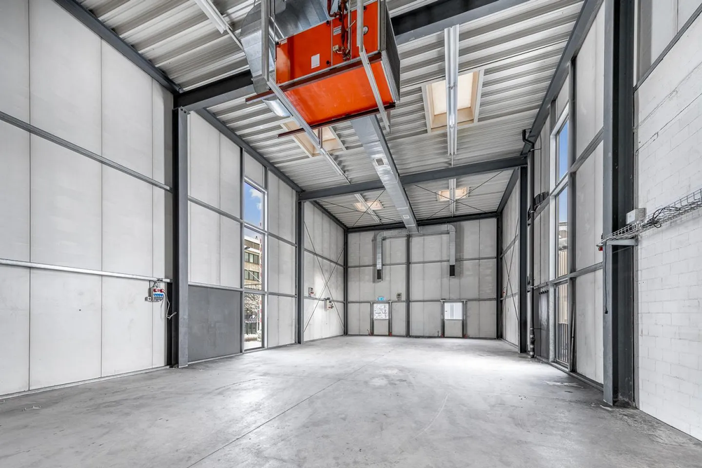 Modern/Air-conditioned Offices in Central Dübendorf from 150 CHF per m2 * year - Photo 15 of 30