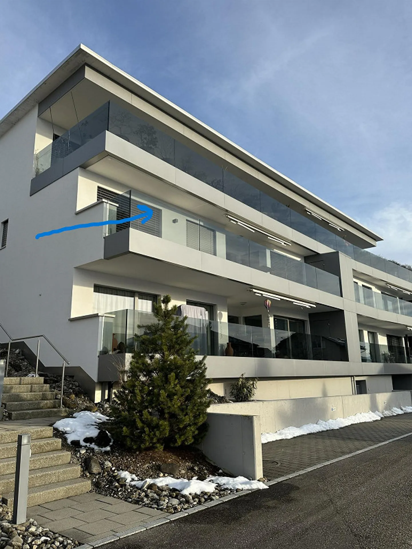 Appartamento moderno di 3,5 locali con terrazza a Triengen in una bella posizione - Foto 1 di 10