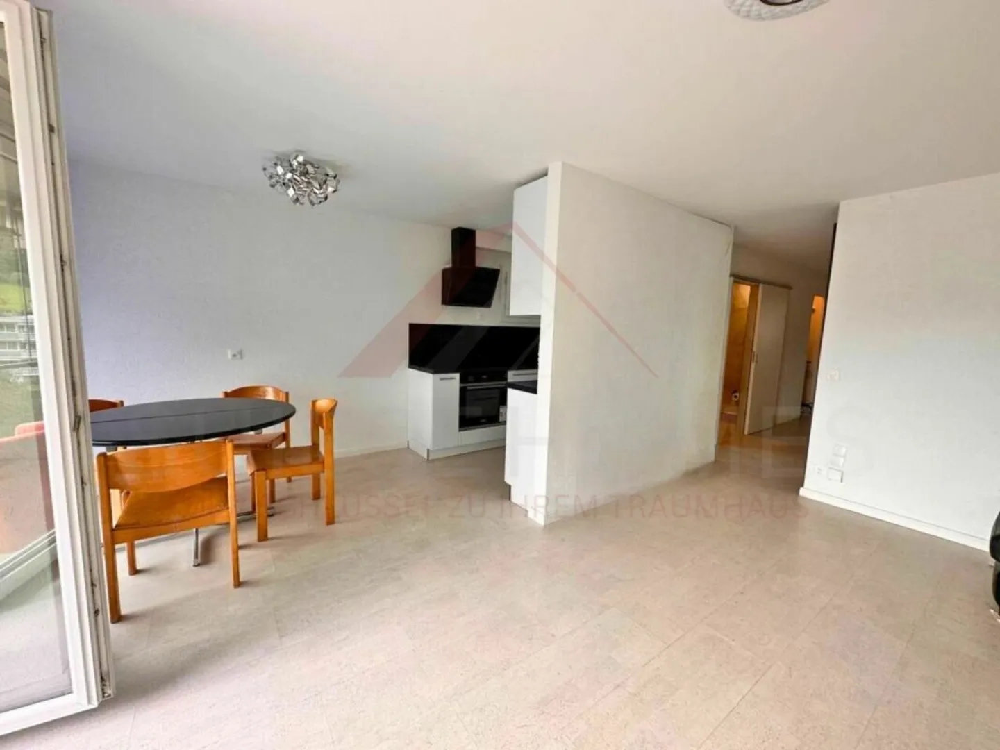 Appartement 5.5 pièces rénové - Photo 2 sur 10